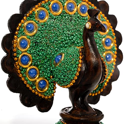 Traditionelle indische Rajasthani-Dekoration aus Holz, handgefertigt, Tischdekoration, Schaustück und Geschenk (grüner Pfau) von Tarini Gallery