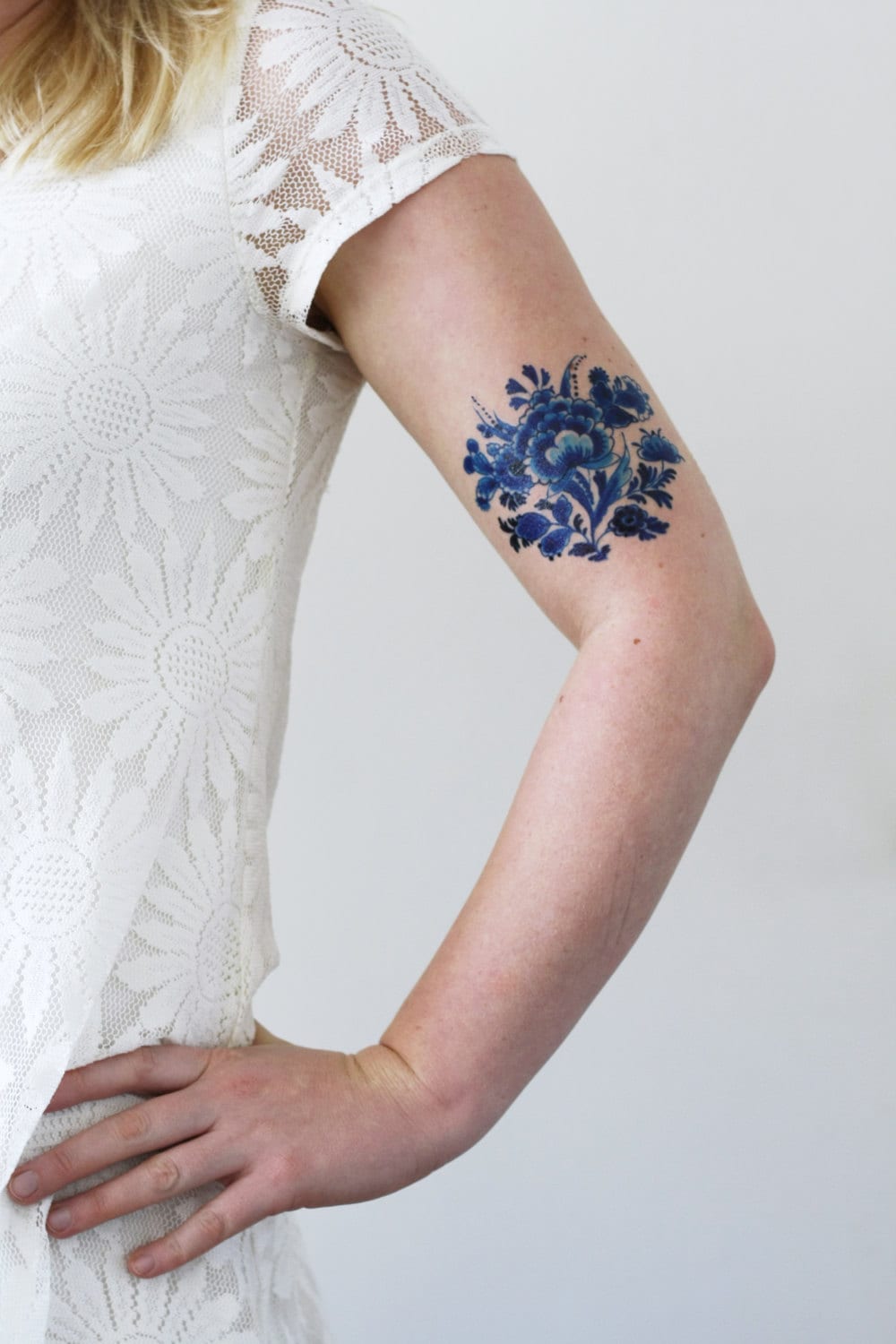 Delft Blau Blumen Temporäres Tattoo | Delfter Vintage Boho Etwas Blaues Delft Blau Blumen Temporäres Tattoo | Delfter Vintage Boho Etwas Blaues von Tattoorary
