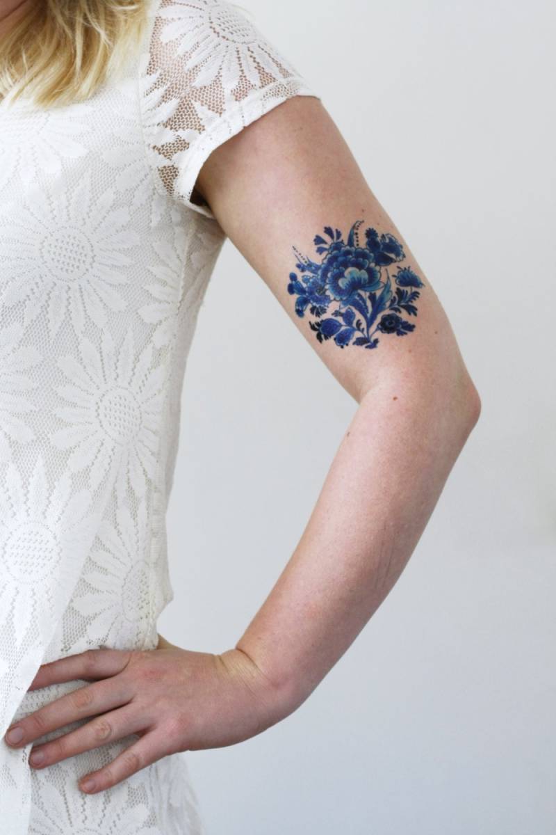 Delft Blau Blumen Temporäres Tattoo | Delfter Vintage Boho Etwas Blaues von Tattoorary
