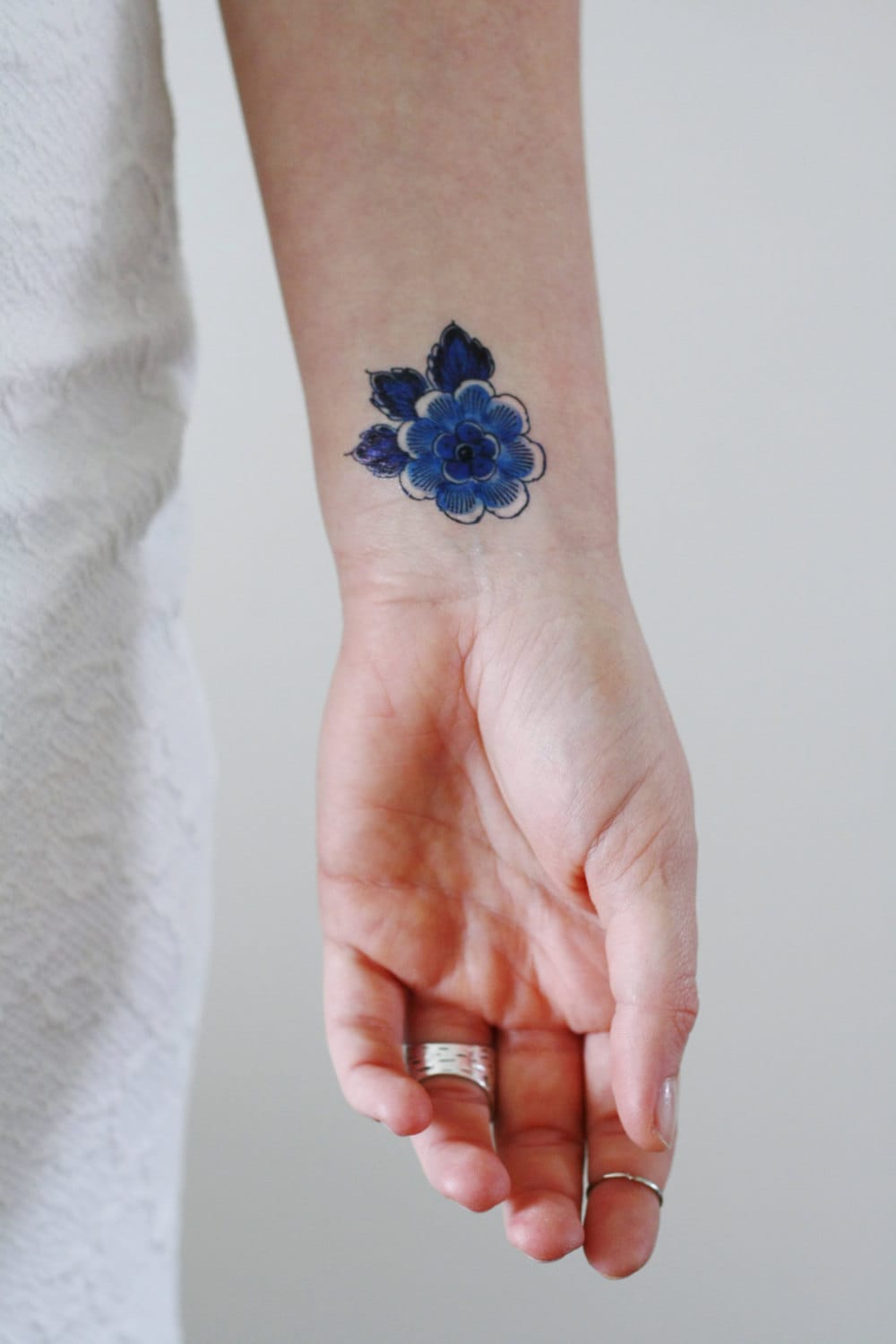 Delft Blau Blumen Temporäres Tattoo | Etwas Blaue Hochzeit Boho Geschenkidee Blau von Tattoorary