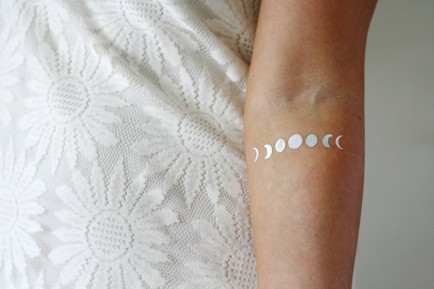Gold Und Silber | Weiße Mondphase Temporäres Tattoo Boho Mond Goldtattoo Festival Geschenk Gold Und Silber | Weiße Mondphase Temporäres Tattoo Boho Mond Goldtattoo Festival Geschenk von Tattoorary