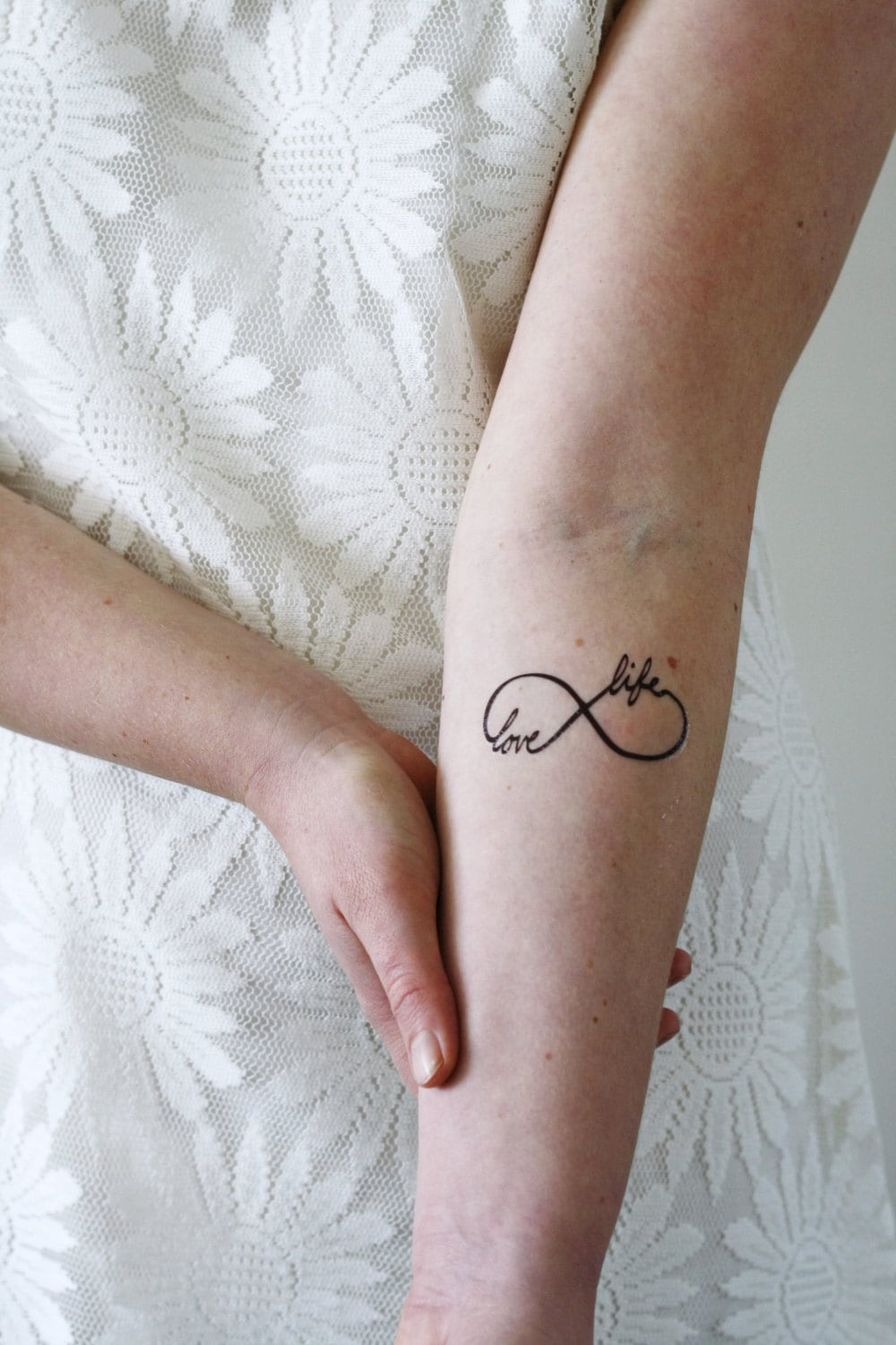 Infinity Temporäres Tattoo | Liebe Das Leben Erbauliche Geschenkidee Unendlichkeitssymbol von Tattoorary