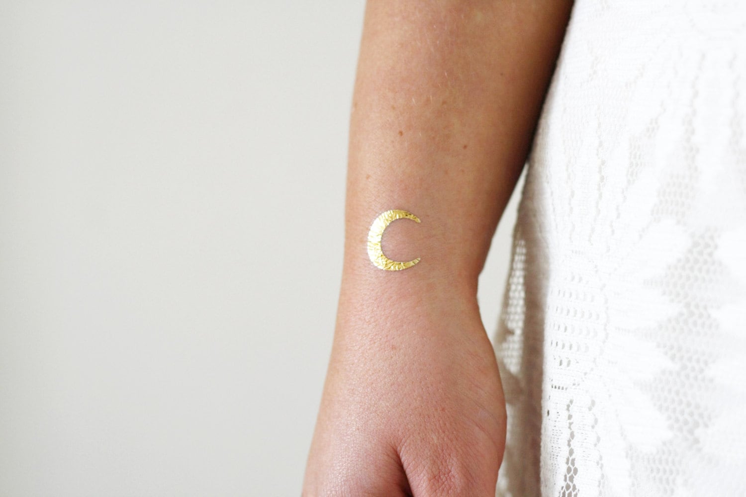 Kleine Goldene Mond Temporäre Tattoos | Boho Temporäres Tattoo Geschenk Goldtattoo Festival von Tattoorary