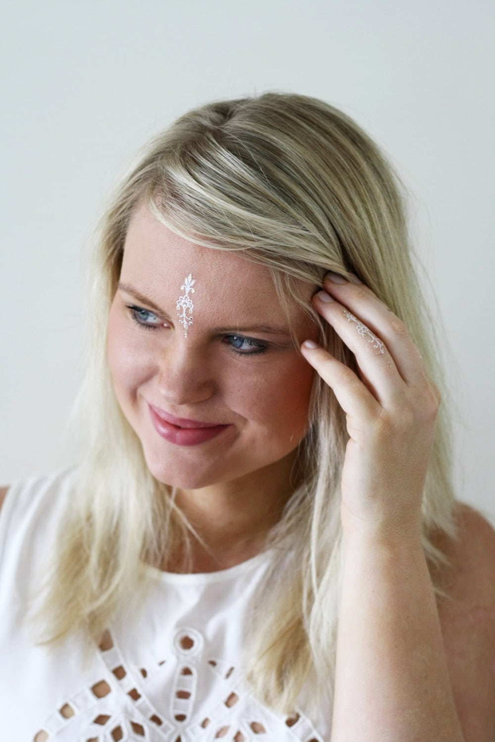 Kleine Weiße Und Goldene Stirn Temporäre Tattoos | Boho Temporäres Tattoo Gesichtstattoo Weiß Festival Geschenk Kleine Weiße Und Goldene Stirn Temporäre Tattoos | Boho Temporäres Tattoo Gesichtstattoo Weiß Festival Geschenk von Tattoorary