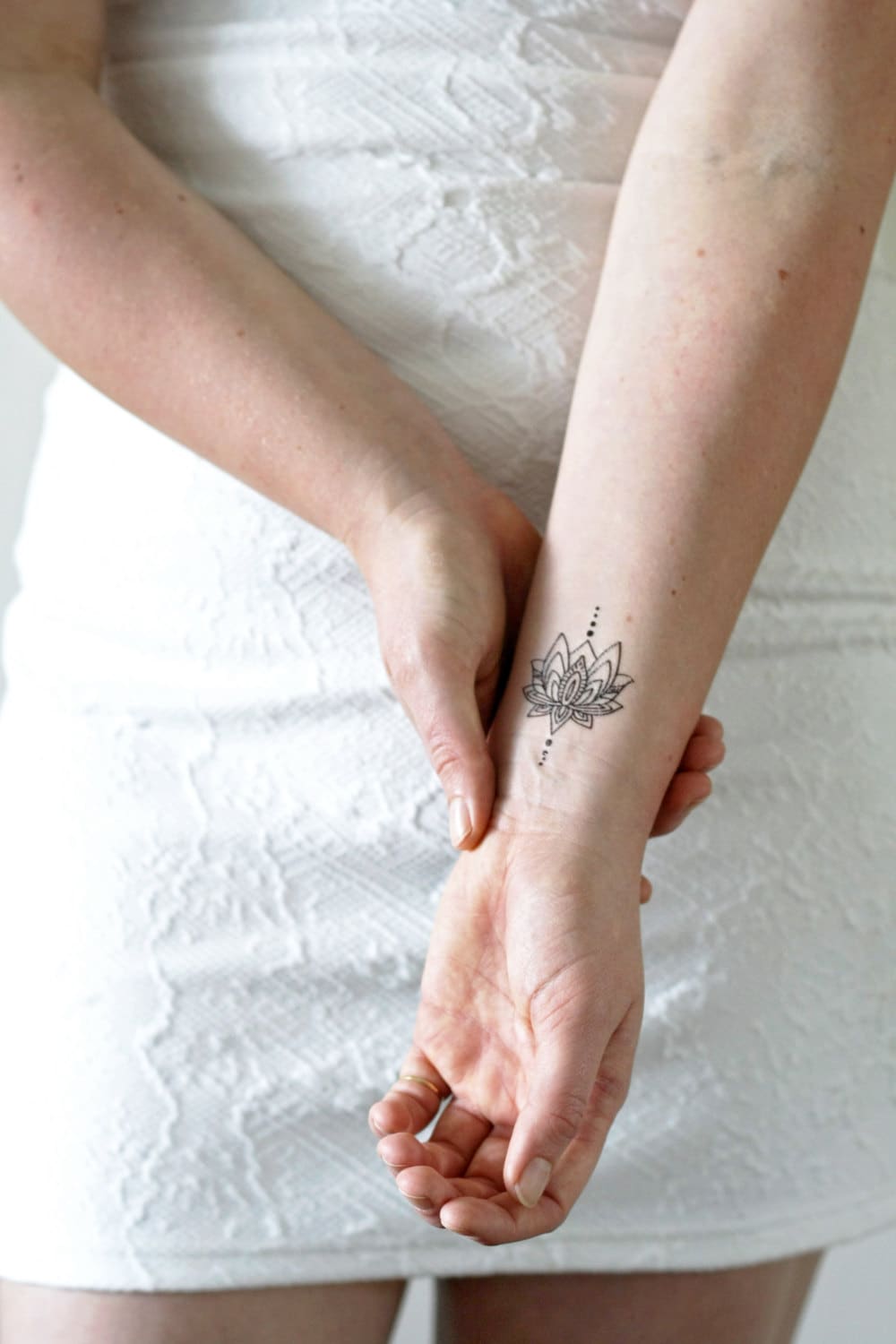 Kleiner Lotus Temporäres Tattoo | Boho Fake Geschenkidee Geschenk von Tattoorary
