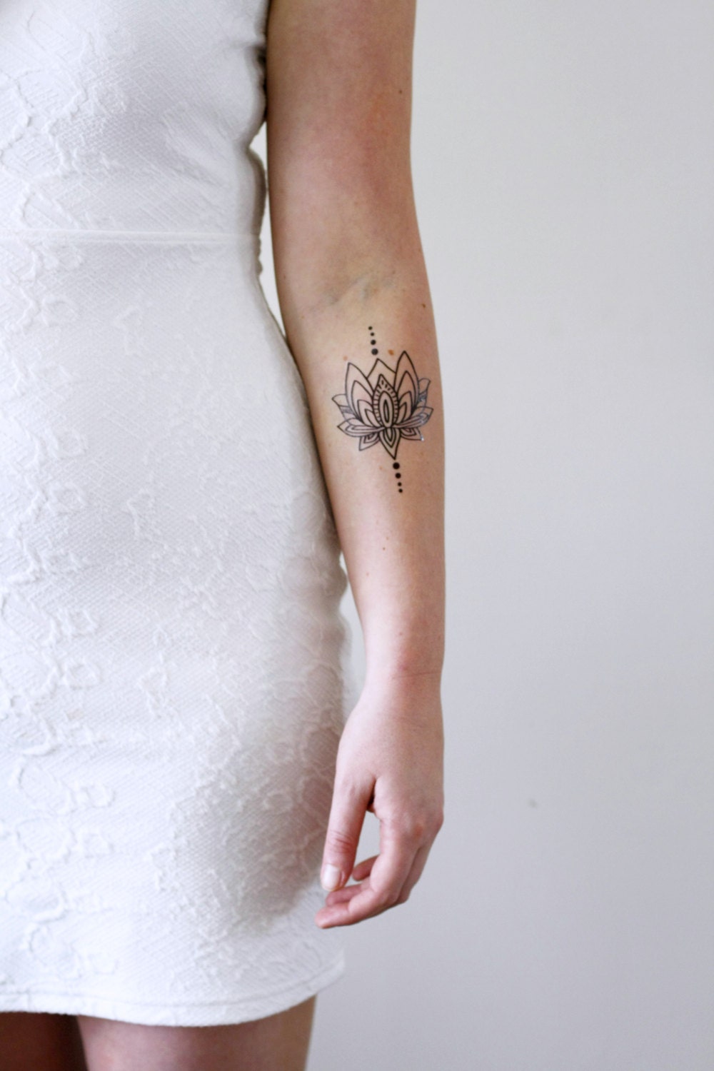 Lotus Temporäres Tattoo | Boho Fake Geschenkidee von Tattoorary