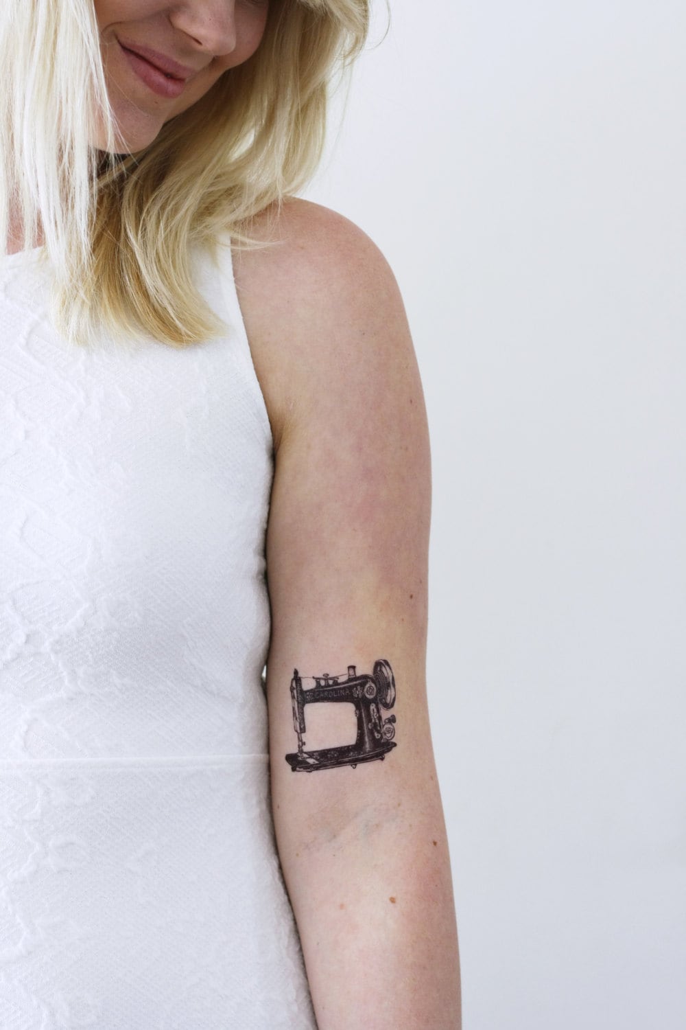 Nähmaschine Temporäres Tattoo | Vintage Näherin Handwerker Geschenkidee Nähen Basteln Nähmaschine Temporäres Tattoo | Vintage Näherin Handwerker Geschenkidee Nähen Basteln von Tattoorary