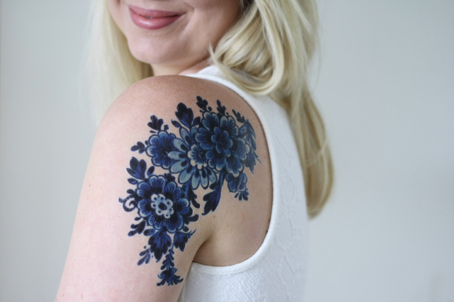 Niederländisch Delft Blue Temporäres Tattoo | Blumen Boho Geschenkidee Etwas Blaue Hochzeit Boho Niederländisch Delft Blue Temporäres Tattoo | Blumen Boho Geschenkidee Etwas Blaue Hochzeit Boho von Tattoorary
