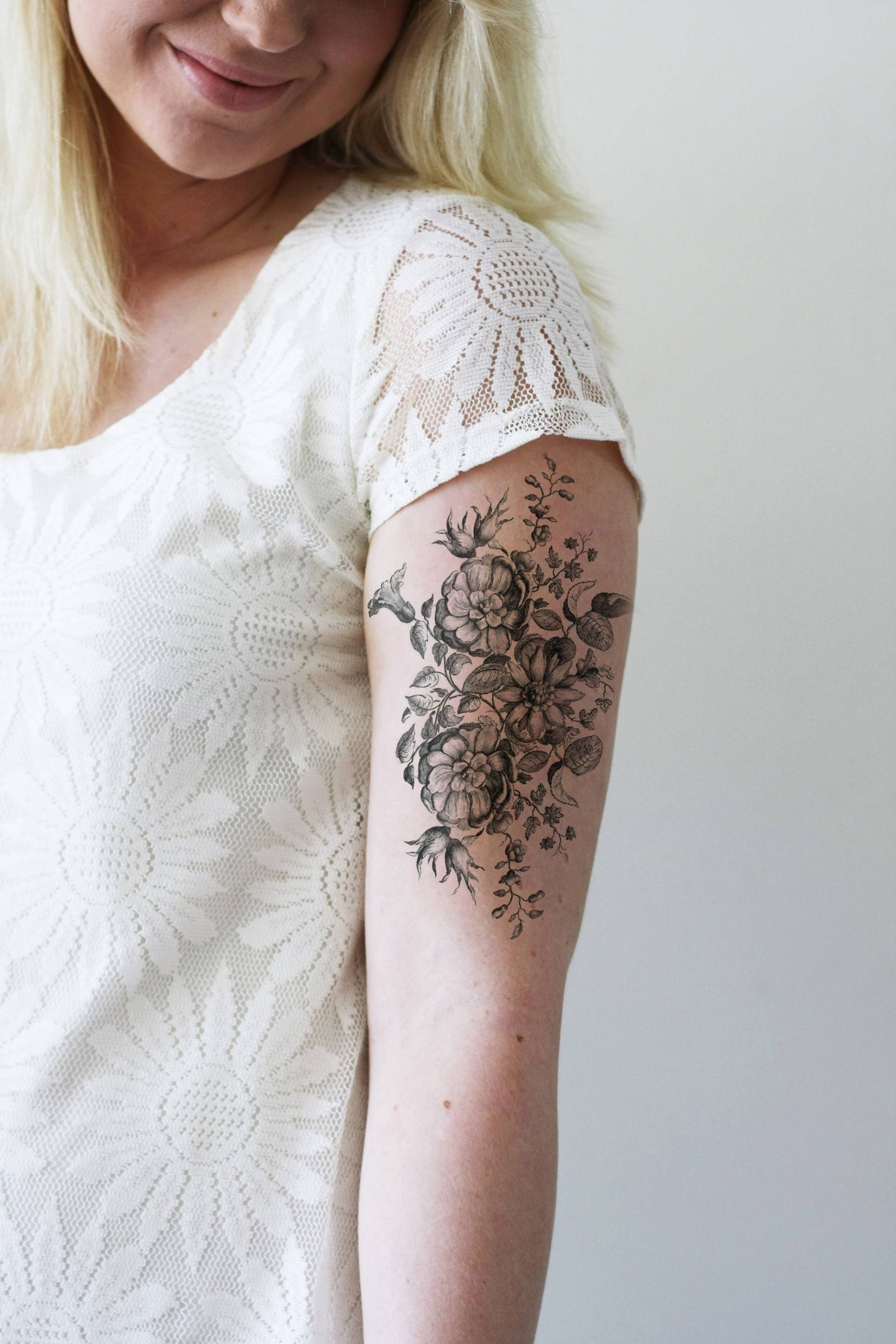 Schwarz-Weißes Florales Temporäres Tattoo | Großes Blumentattoo Vintage Blume Blumen von Tattoorary