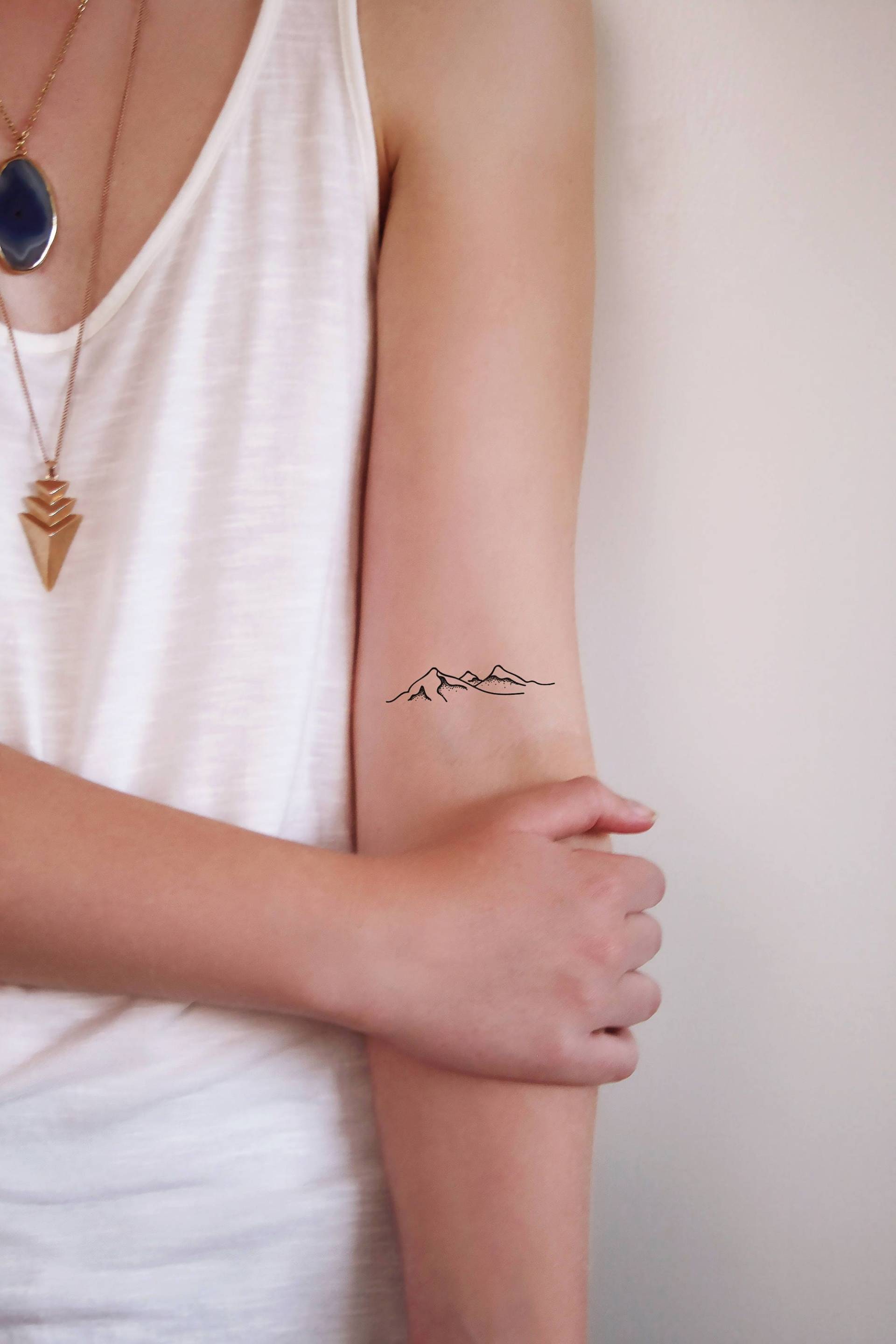 Set Aus Zwei Berg Temporäre Tattoos | Tattoo Kleines Temporäres Festival Boho Reise Geschenk Set Aus Zwei Berg Temporäre Tattoos | Tattoo Kleines Temporäres Festival Boho Reise Geschenk von Tattoorary