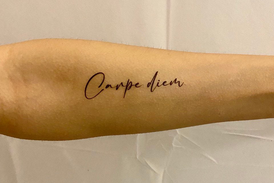 Carpe Diem Temporäres Tattoo | 2Er Set/Zitat Schriftzug Fake Carpe Diem Temporäres Tattoo | 2Er Set/Zitat Schriftzug Fake von TemporaryTattooInc