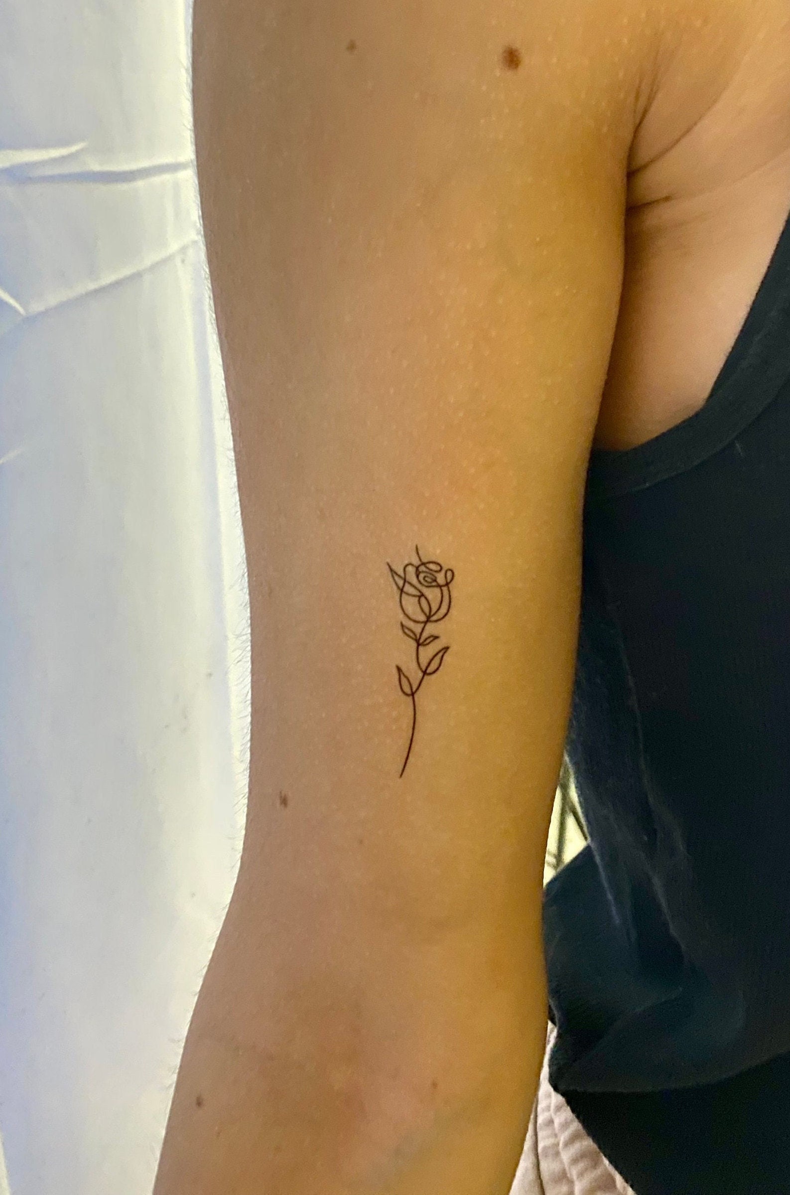 Kleine Rose Temporäres Tattoo | 2Er Set/Florales Blume Feine Linie Fake Kleine Rose Temporäres Tattoo | 2Er Set/Florales Blume Feine Linie Fake von TemporaryTattooInc