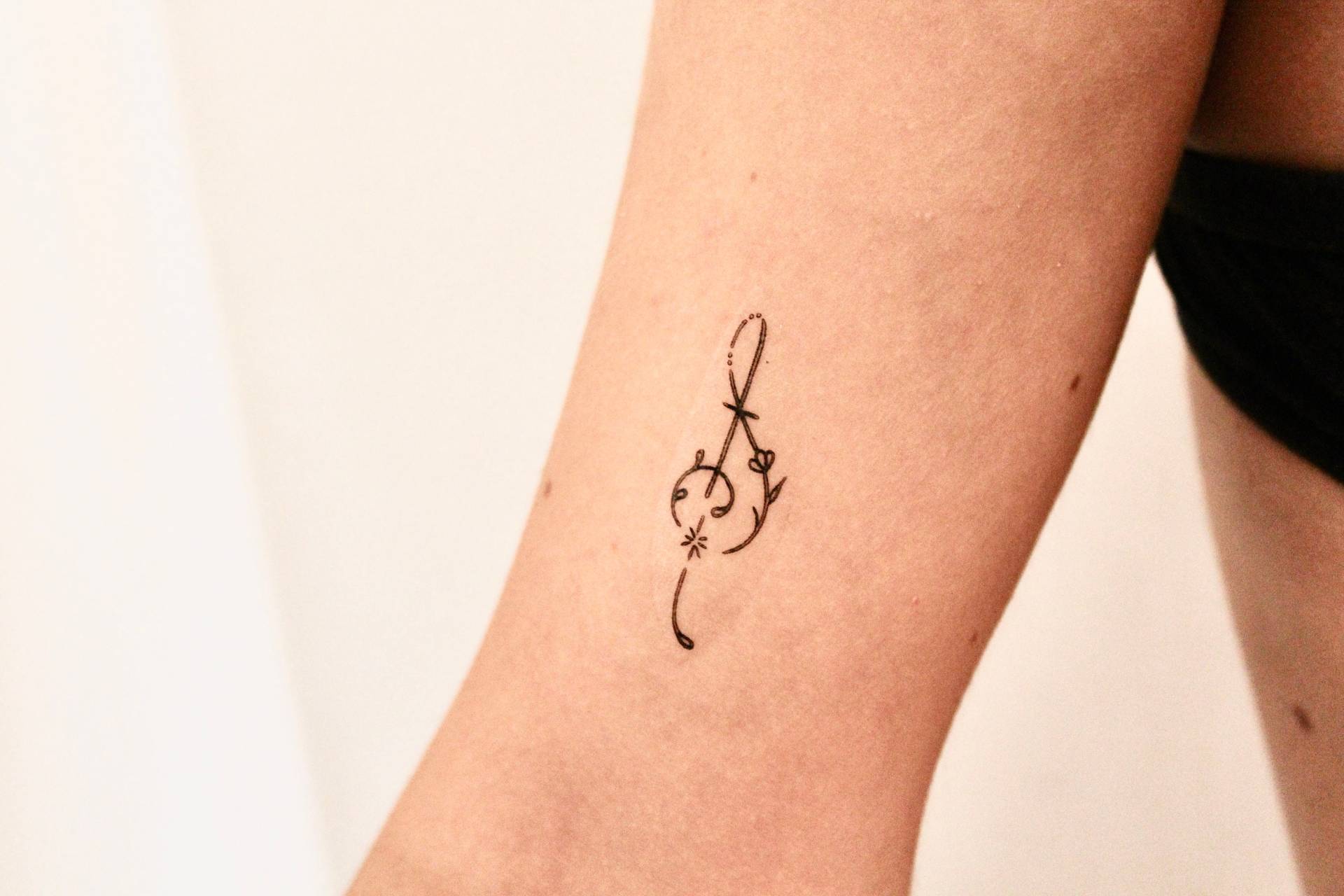 Violinschlüssel Temporäres Tattoo | 2Er Set/G-Notenschlüssel Musik Violinschlüssel Temporäres Tattoo | 2Er Set/G-Notenschlüssel Musik von TemporaryTattooInc