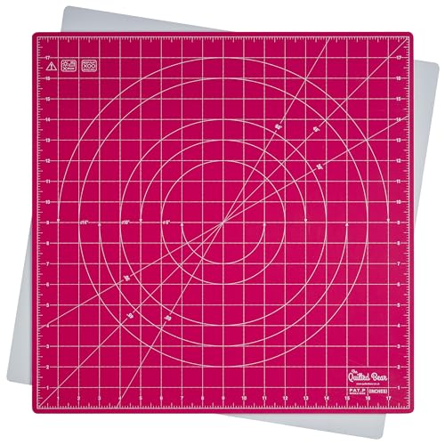 The Quilted Bear Rotierende Schneidematte, 45,7 x 45,7 cm - quadratisch, selbstheilend, rotierend, Bastelschneidematte mit innovativem Verriegelungsmechanismus zum Quilten und Nähen (Rosa) von The Quilted Bear