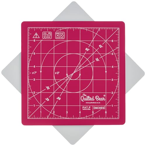 The Quilted Bear Rotierende Schneidematte, 17,8 x 17.8 cm - quadratisch, selbstheilend, rotierend, Bastelschneidematte mit innovativem Verriegelungsmechanismus zum Quilten und Nähen (Rosa) von The Quilted Bear