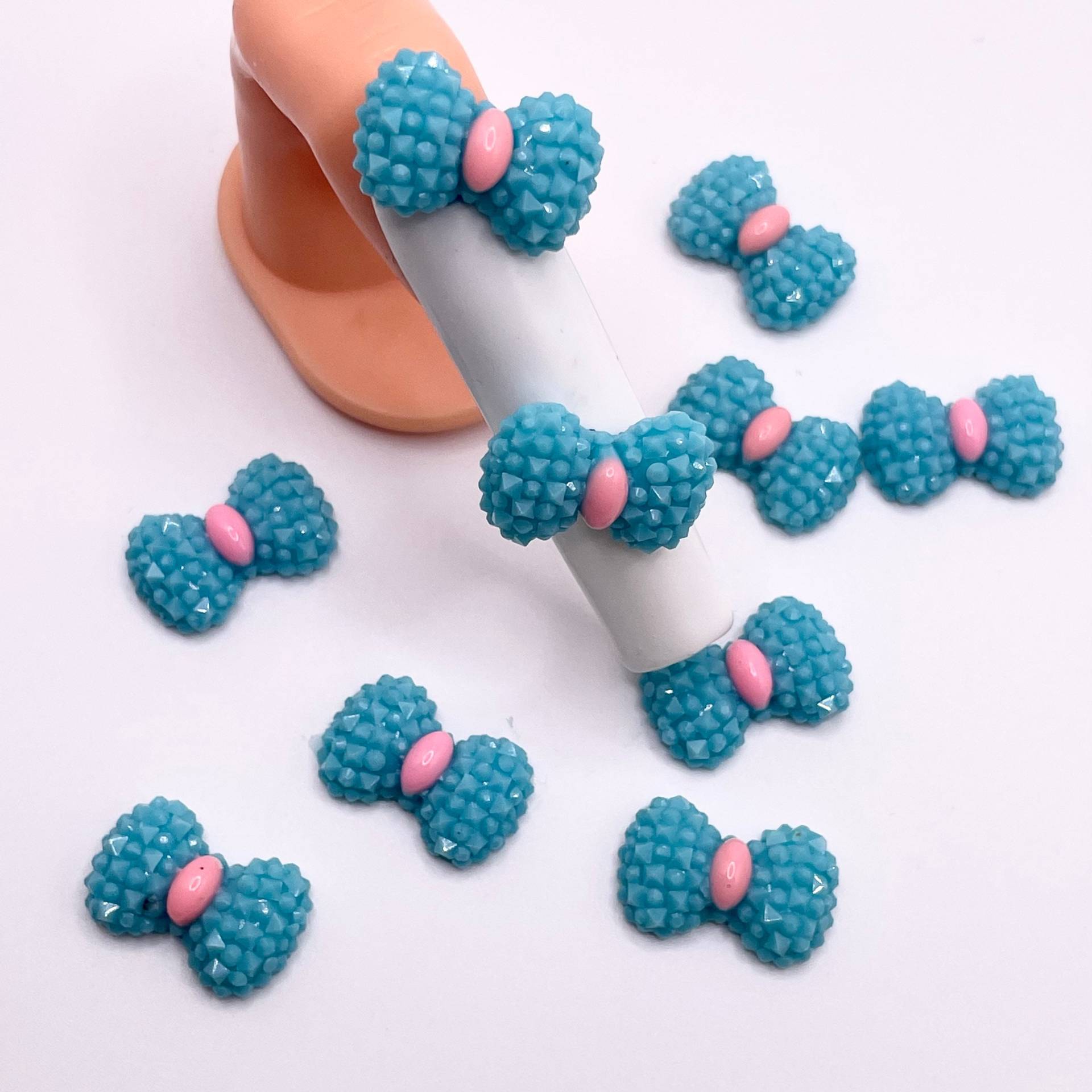 10 Stück Blaue Schleifen Charms 10 Stück Blaue Schleifen Charms von TheBeautyBlok