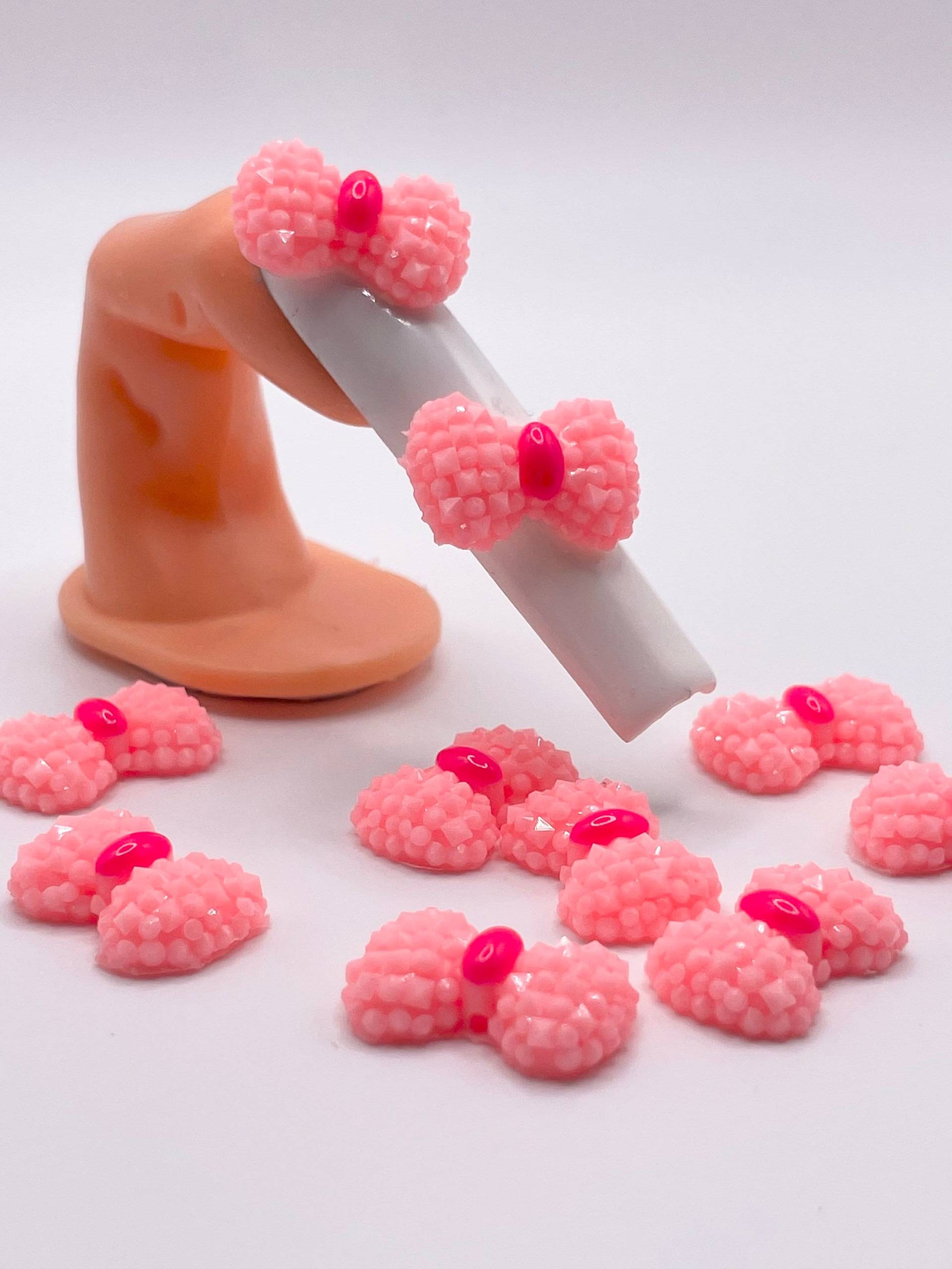 10 Stück Rosa Schleifen Charms 10 Stück Rosa Schleifen Charms von TheBeautyBlok