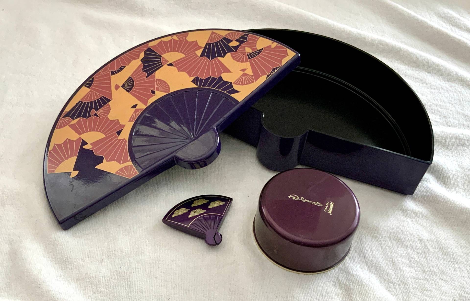 Kiste Shiseido Murasaki Kiste Shiseido Murasaki von TheBlackLizard