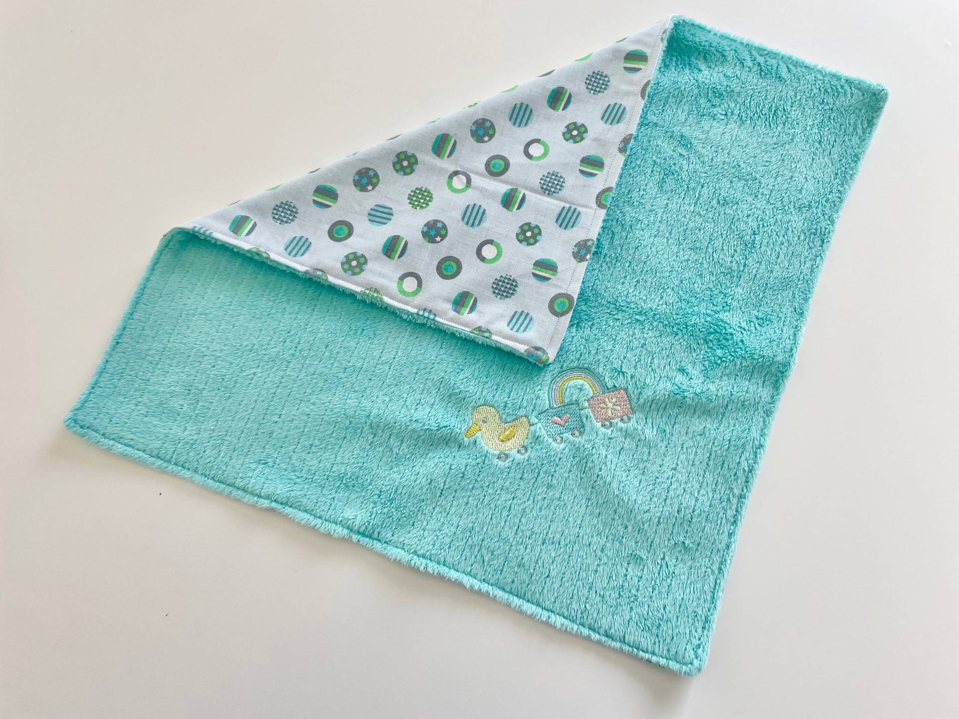 Blaues Minky Enten Baby Spucktuch | Spuckdecken Baby-Lovey Besticktes Lovey Blaues Minky Enten Baby Spucktuch | Spuckdecken Baby-Lovey Besticktes Lovey von TheCraftyCabinUS