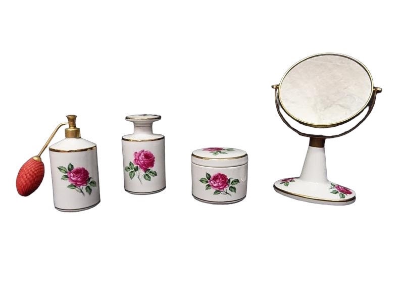 50Er Jahre Beauty Set Porzellan Rosenmuster Comtesse/Spiegel Zerstäuber Porzellandose 50Er Jahre Beauty Set Porzellan Rosenmuster Comtesse/Spiegel Zerstäuber Porzellandose von TheDustyDecades