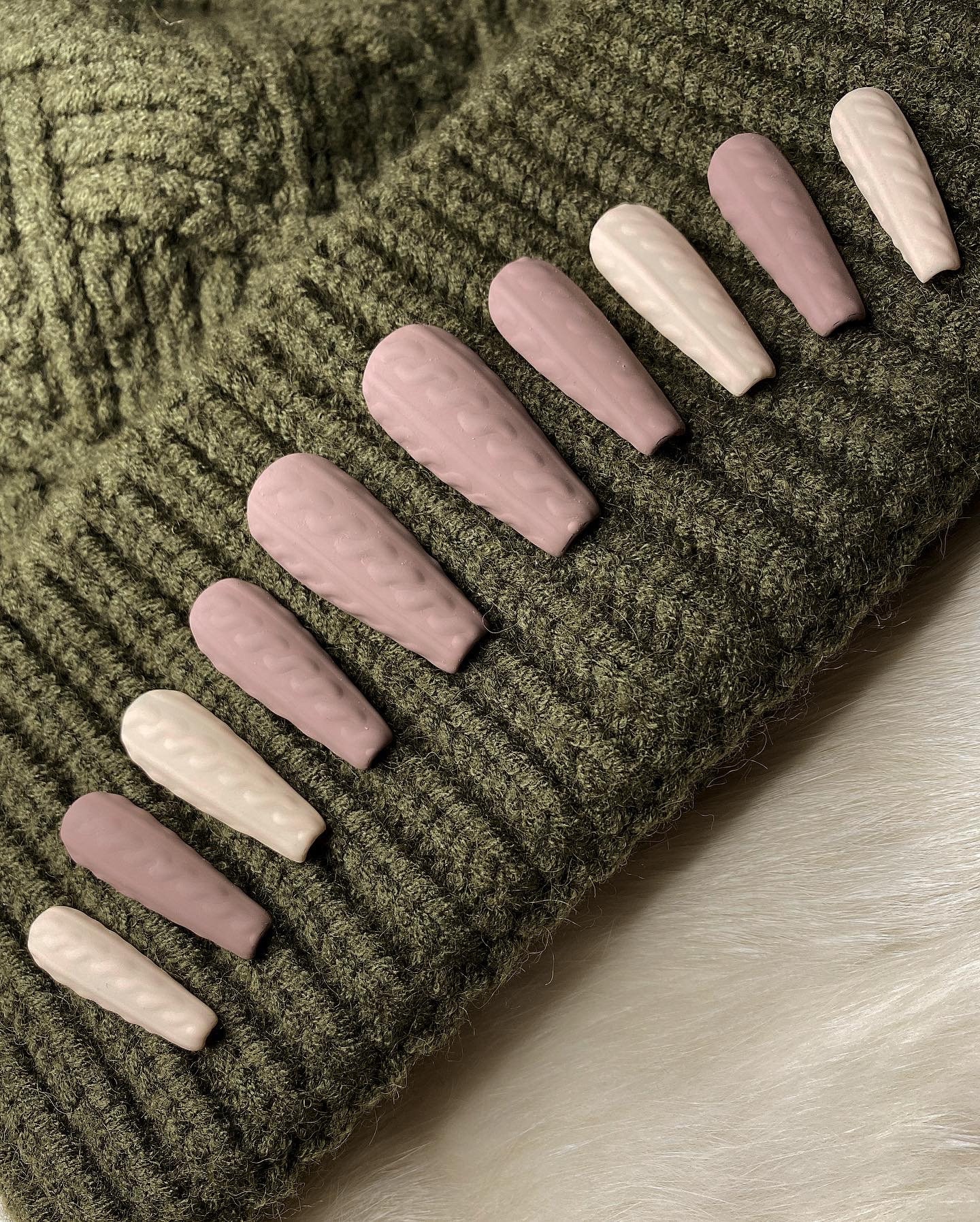 Nagel-Set, Gellack, Weihnachten, Braun Und Beige, Strickpullover Detailing, Matt Nagel-Set, Gellack, Weihnachten, Braun Und Beige, Strickpullover Detailing, Matt von TheNailArtStudio