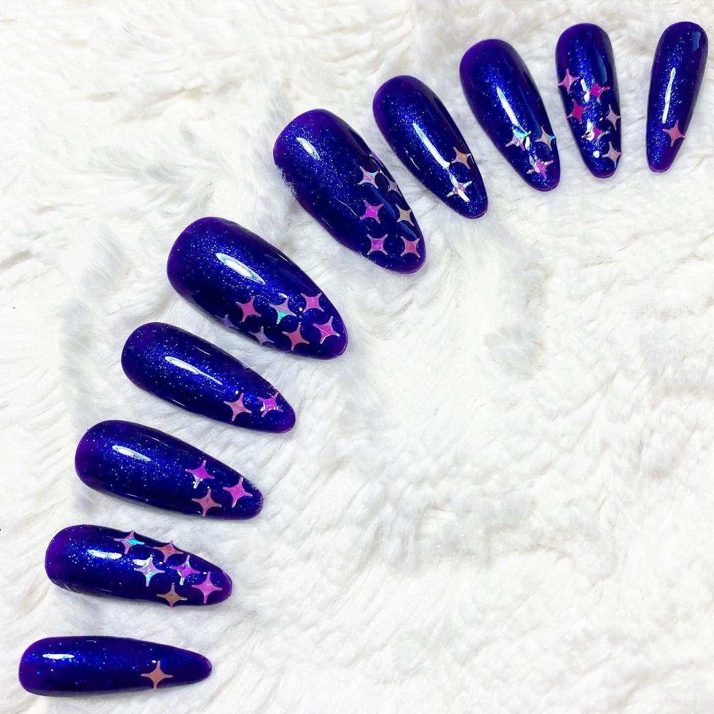 Nagelset, Gelpolitur, Lila Glitzerfarbe, Irisierende Sterne, Glänzend Nagelset, Gelpolitur, Lila Glitzerfarbe, Irisierende Sterne, Glänzend von TheNailArtStudio