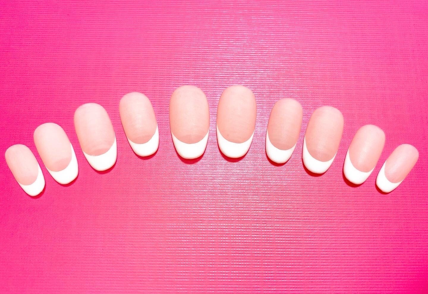 Press-On Nagel Set, Gelpolitur, Rosa Und Weiß Farben, French Tip Detailing, Matt Press-On Nagel Set, Gelpolitur, Rosa Und Weiß Farben, French Tip Detailing, Matt von TheNailArtStudio