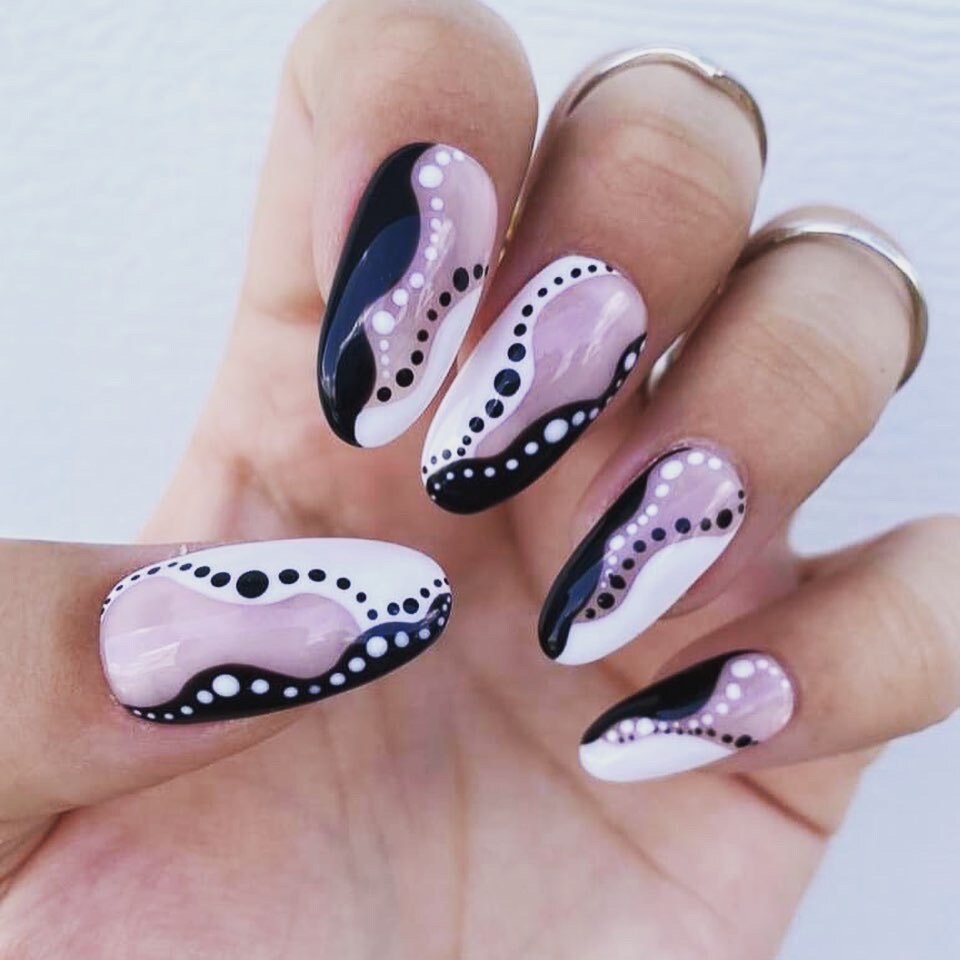Press-On Nagel Set, Gelpolitur, Schwarz Weiß, Wirbel Und Punkte, Ästhetik, Glänzend Press-On Nagel Set, Gelpolitur, Schwarz Weiß, Wirbel Und Punkte, Ästhetik, Glänzend von TheNailArtStudio