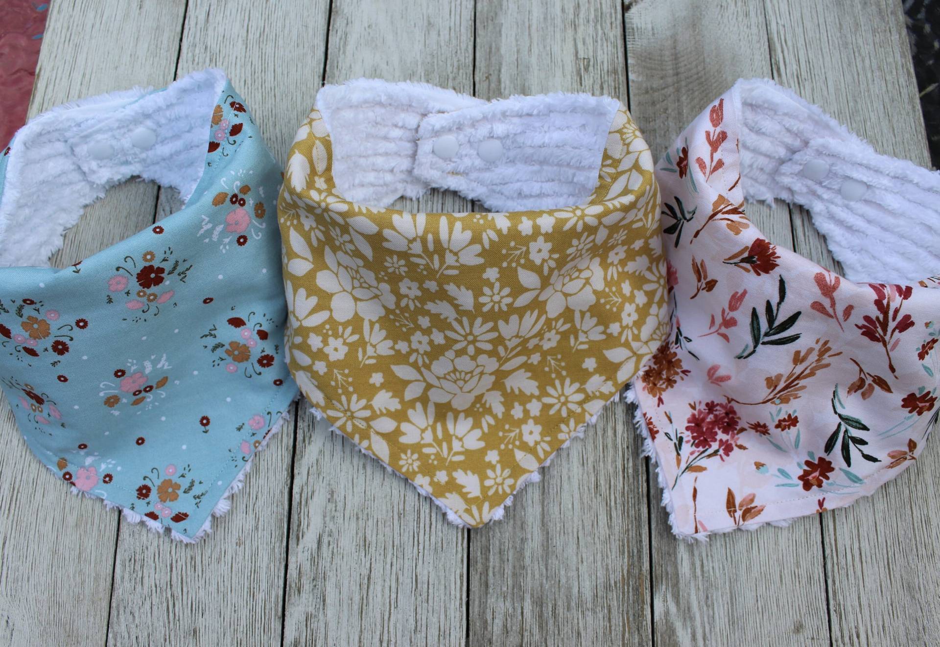 Baby Mädchen Bibs | Bandana Shower Geschenk Herbst Florale Babybätzchen Baby-| Drool Bib von TheRedFoxFinds