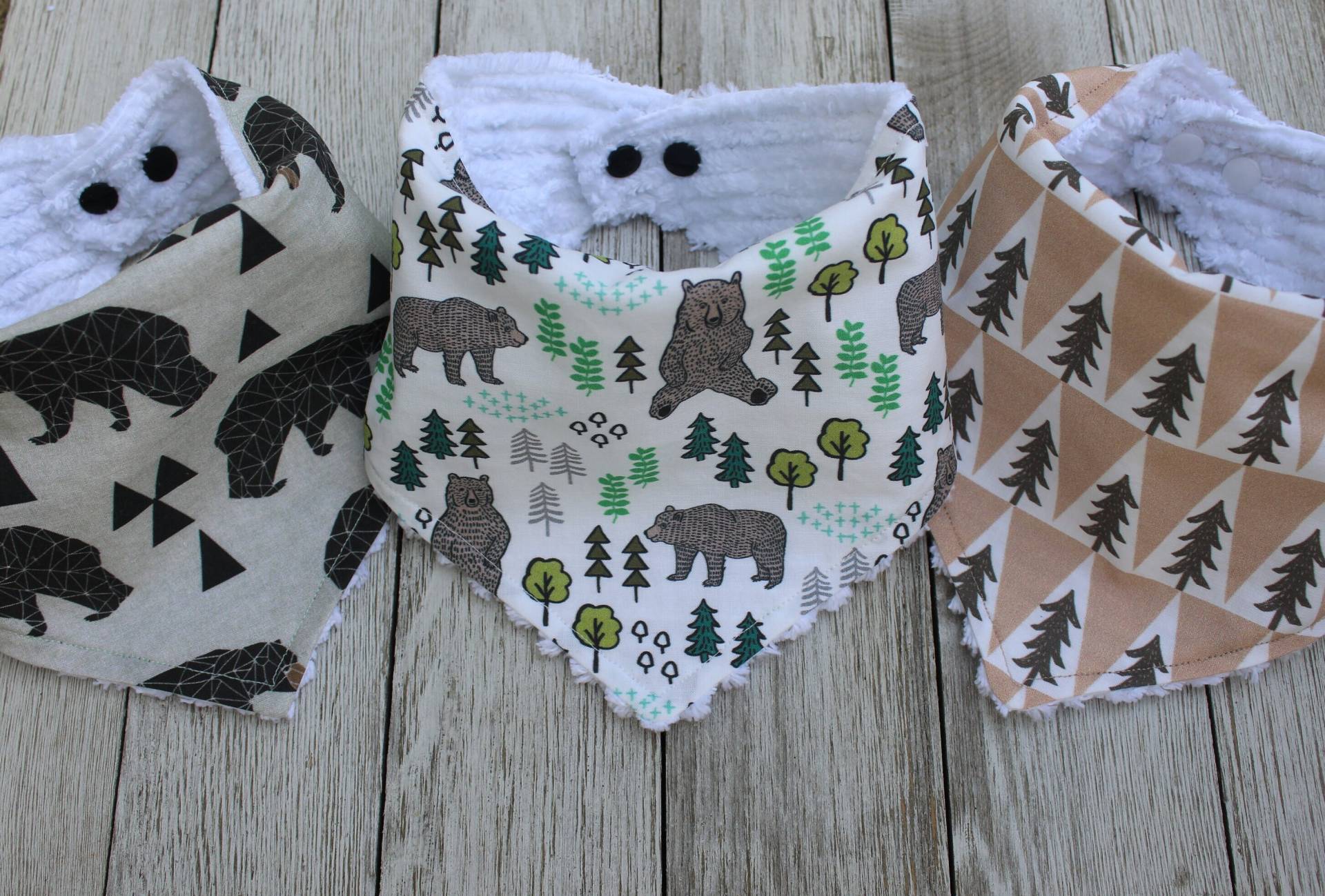 Bär Baby Lätzchen | Wald-Babyparty Babyparty Junge Geschenk Für Jungen Bär-Babyparty-Geschenk Neugeborene Bär Baby Lätzchen | Wald-Babyparty Babyparty Junge Geschenk Für Jungen Bär-Babyparty-Geschenk Neugeborene von TheRedFoxFinds