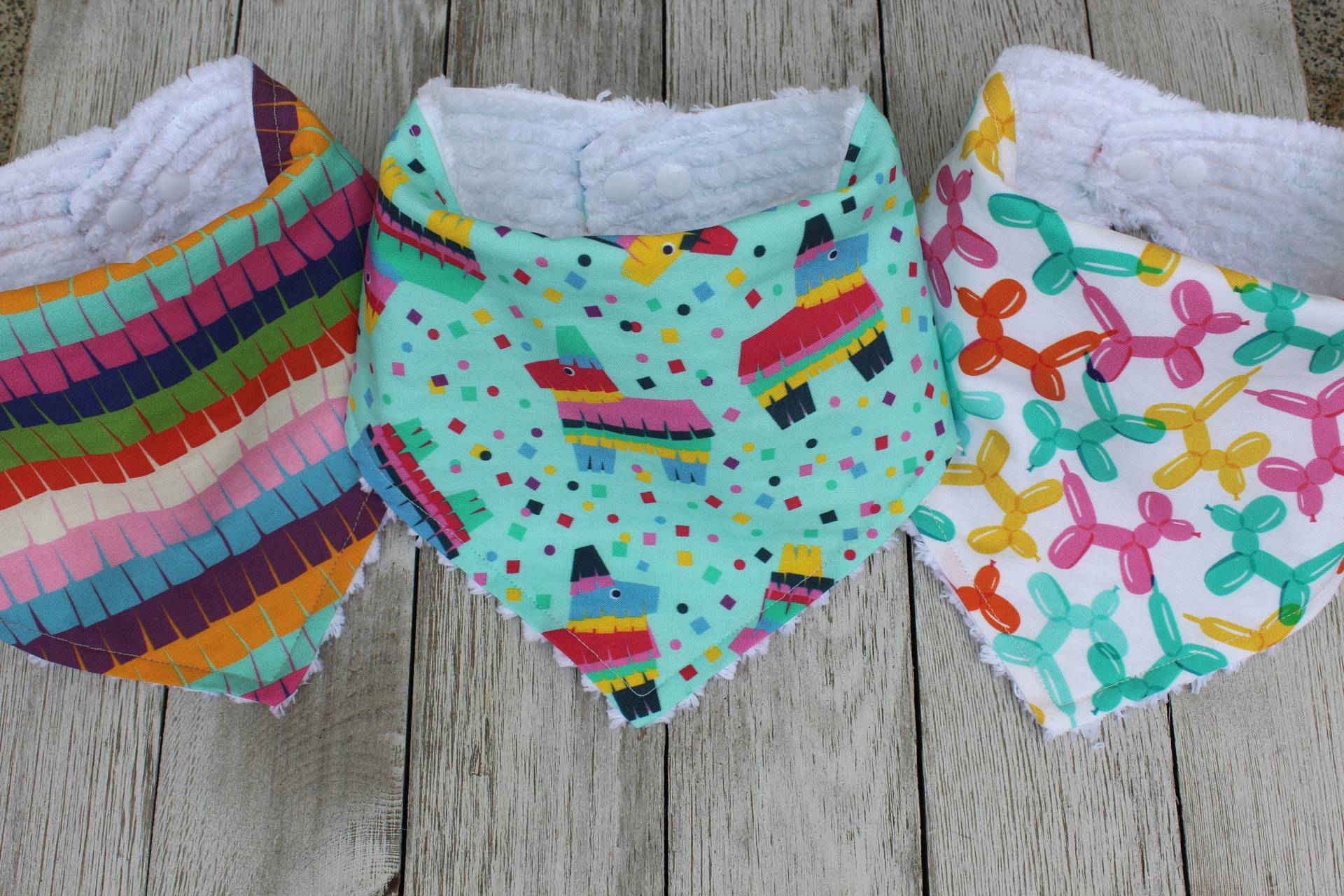 Siesta Fiesta | Erster Geburtstag Baby Lätzchen Erste Kuchen Zerschlagen Party Bib Baby-Dusche-Geschenk Drool Siesta Fiesta | Erster Geburtstag Baby Lätzchen Erste Kuchen Zerschlagen Party Bib Baby-Dusche-Geschenk Drool von TheRedFoxFinds