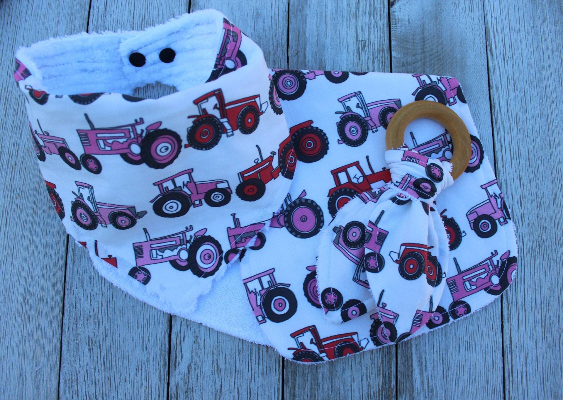 Traktor Baby Mädchen Geschenkset | Bauernhof Geschenk Shower Baby-Ätzchen von TheRedFoxFinds