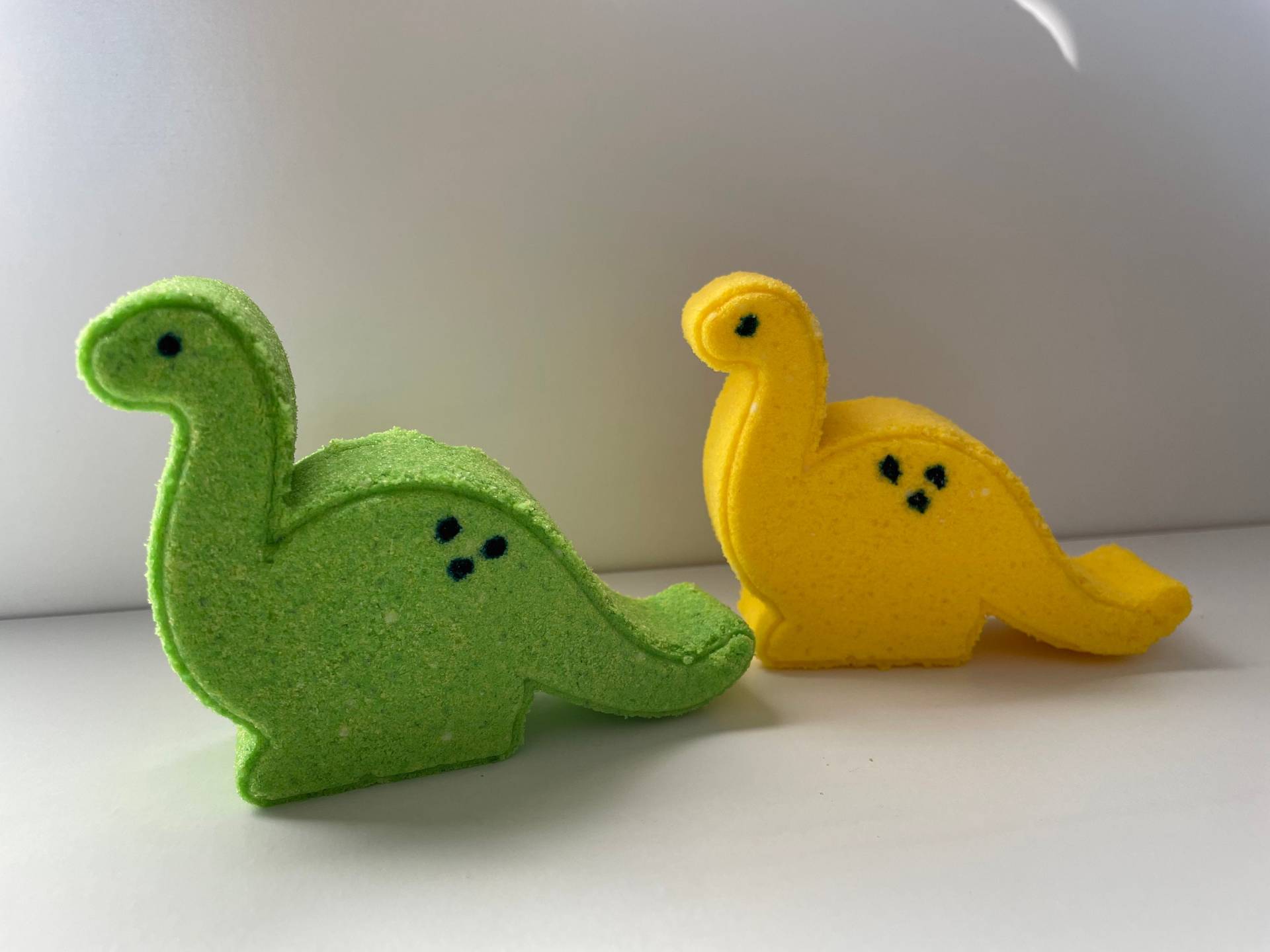 Dinosaurier Badebombe Im 2-Er Set Und Weiteren Farben, Kind, Badekugel Badespaß Kinder, Dinosaurier, Geschenk Kind Dinosaurier Badebombe Im 2-Er Set Und Weiteren Farben, Kind, Badekugel Badespaß Kinder, Dinosaurier, Geschenk Kind von TheSpaFeeling