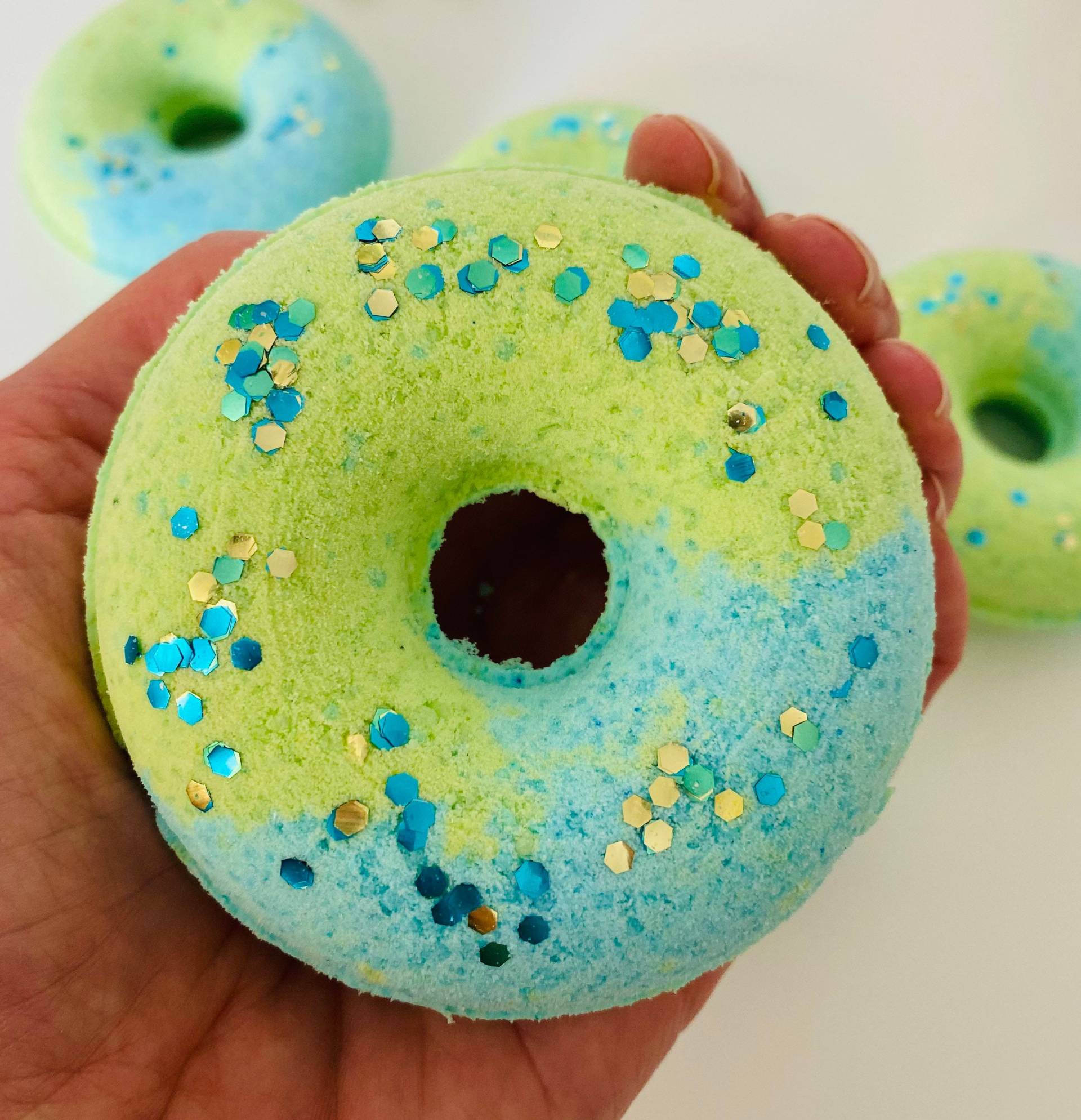 Geschenk Kinder, Badedonut, Junge, Badekugel, Donut, Kindergeburtstag, Kinder Geburtstag, Mitgebsel Geschenk Kinder, Badedonut, Junge, Badekugel, Donut, Kindergeburtstag, Kinder Geburtstag, Mitgebsel von TheSpaFeeling