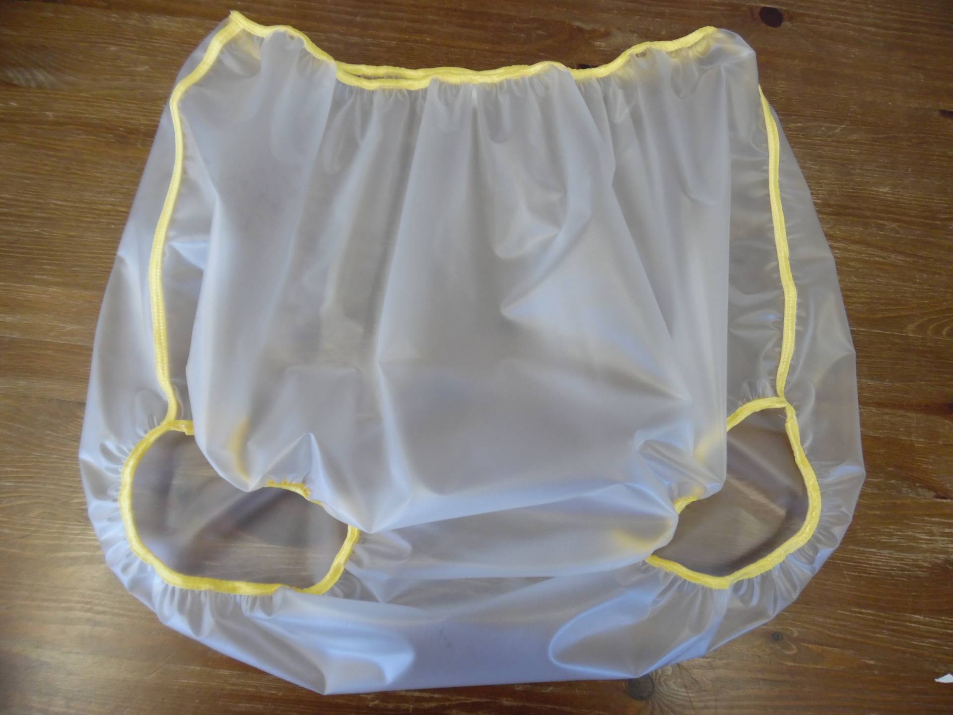 46 "/ 48" Hüfte - Klare Kunststoff Wasserdichte Hose Gelb Trim 46 "/ 48" Hüfte - Klare Kunststoff Wasserdichte Hose Gelb Trim von TigheClothing