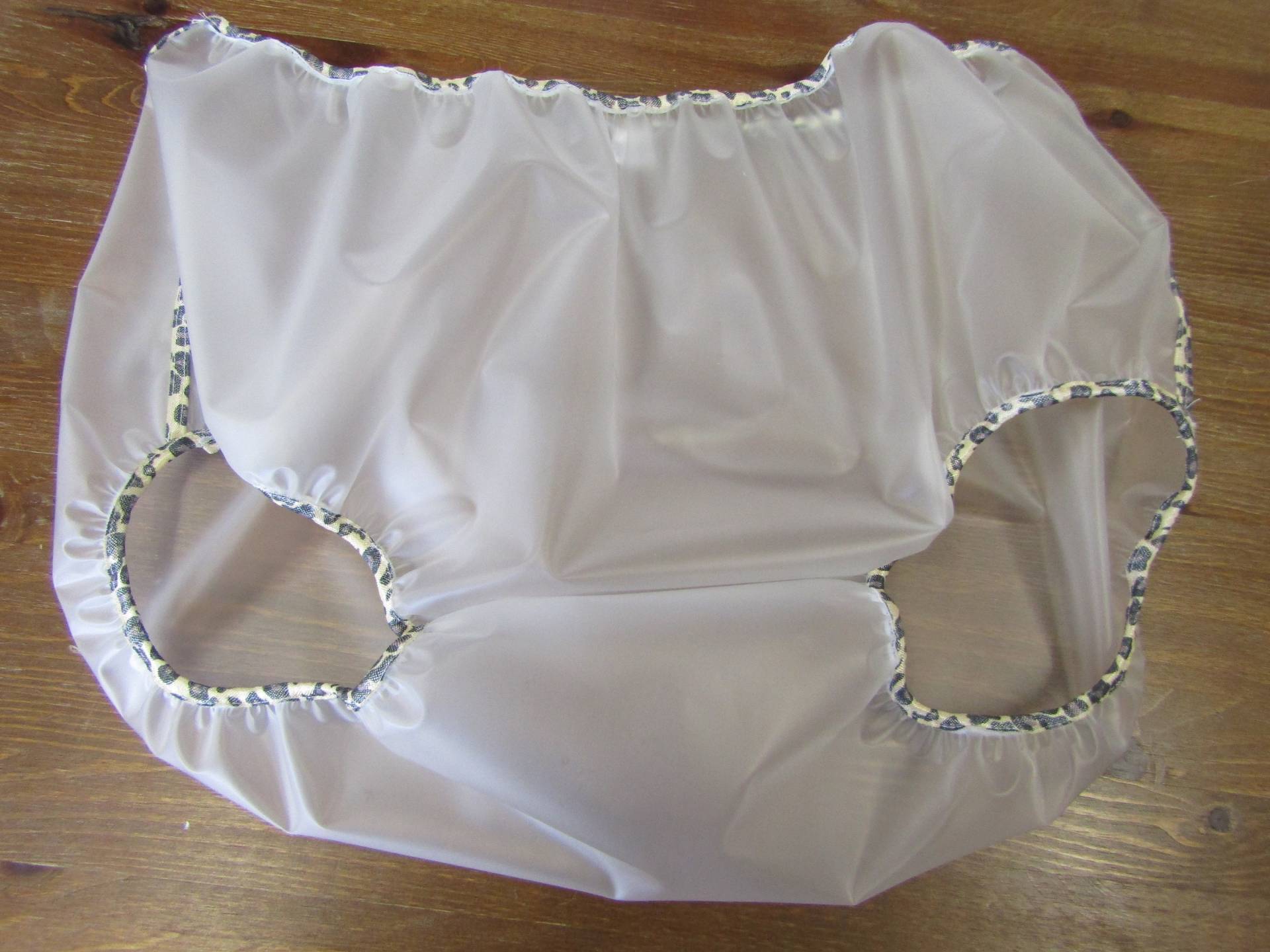 50 "/ 52" Hüfte - Klare Kunststoff Wasserdichte Hose Leopard Print Trim 50 "/ 52" Hüfte - Klare Kunststoff Wasserdichte Hose Leopard Print Trim von TigheClothing