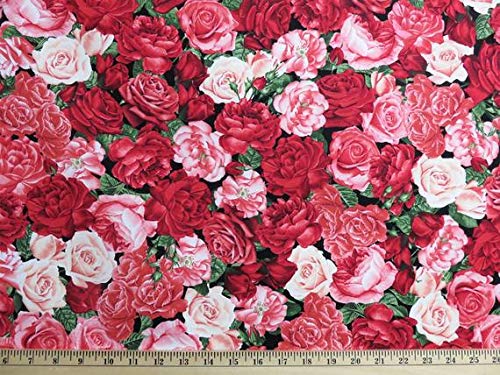 Fat Quarter Quiltstoff, rosa und rote Rosen mit Blättern auf schwarzem 100 % Baumwolle von Timeless Treasures