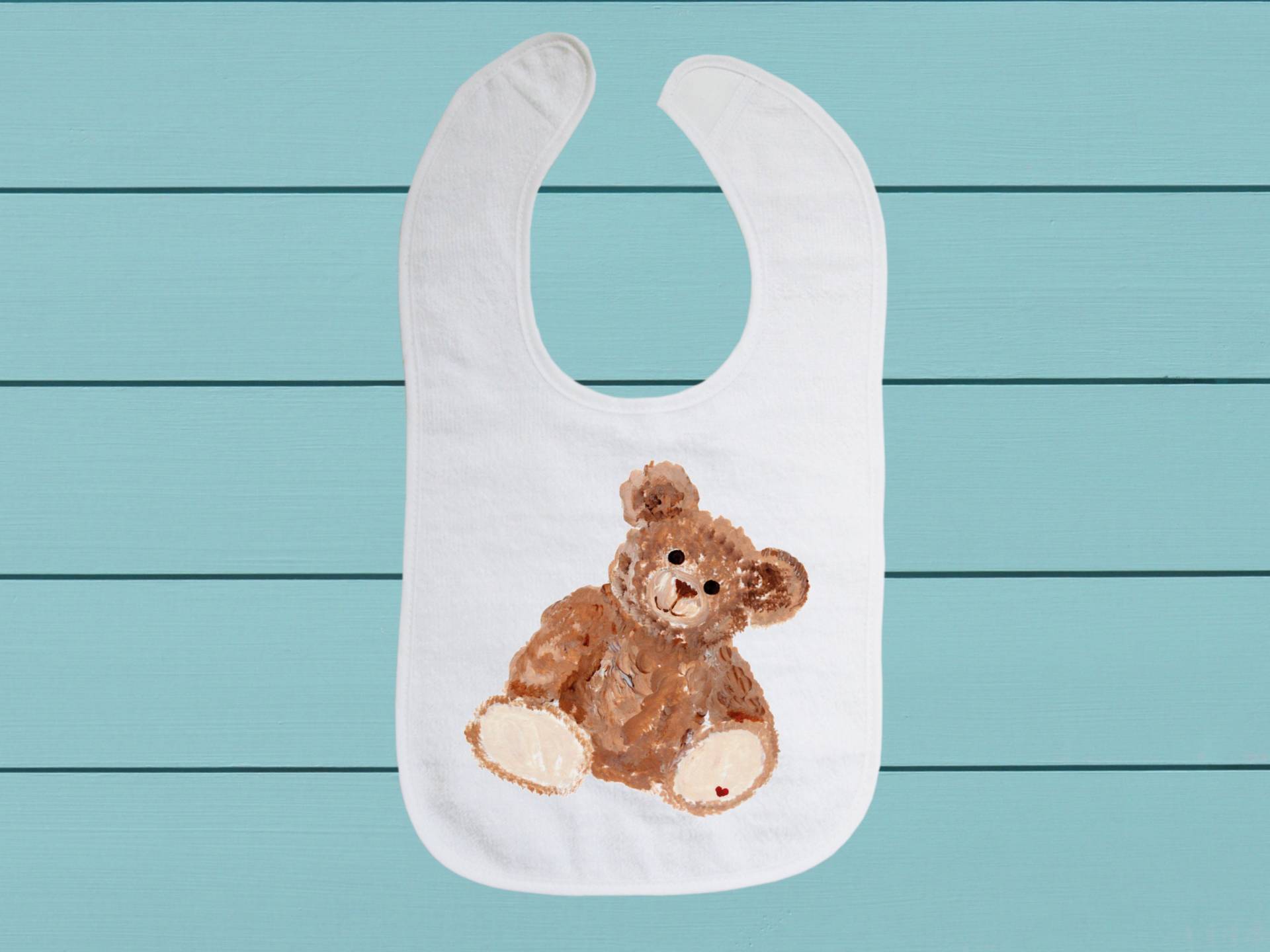 Teddy Mit Rotem Herz Lätzchen - Baumwoll Frottee Tuch Baby Weichem Verschluss von TinaLabadiniDesigns
