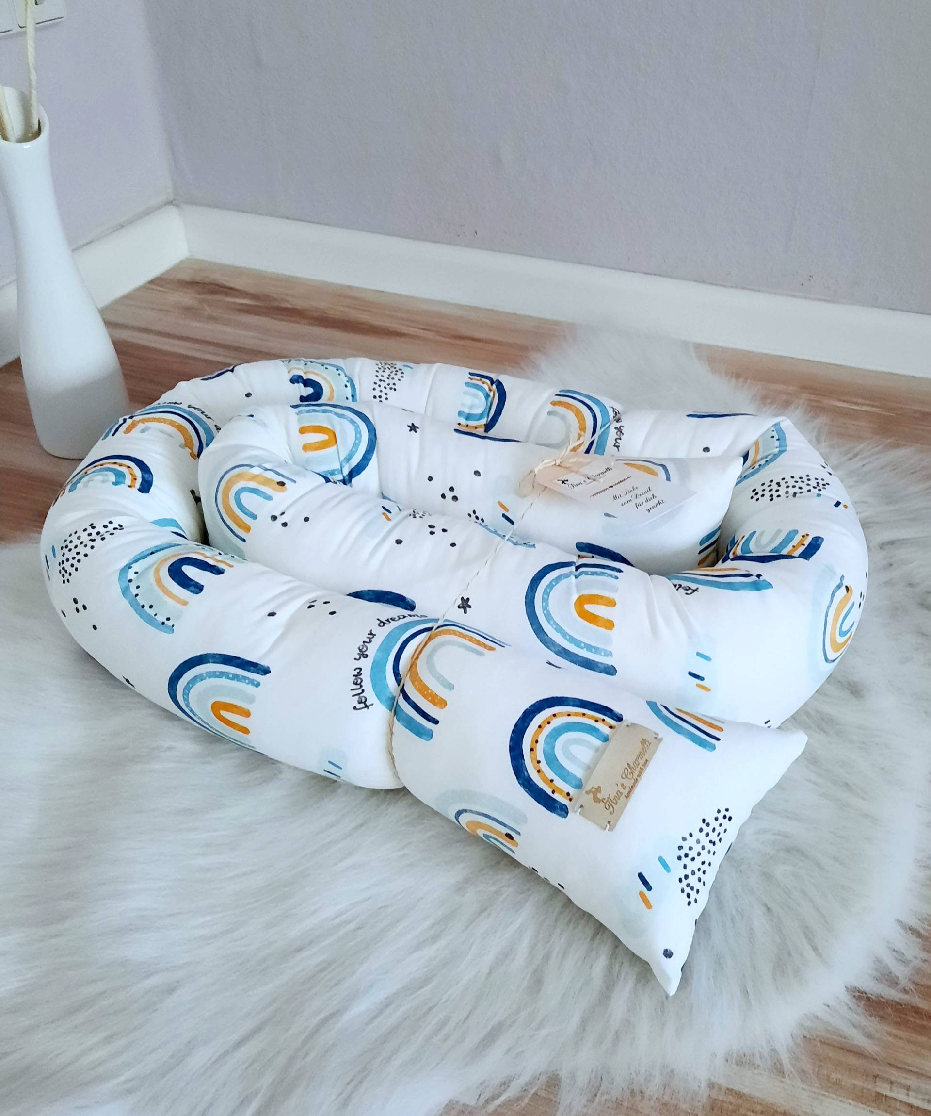 Wickeltischumrandung Boho Regenbogen Blau/Rainbow Wickeltischabgrenzung Schutz Schlange Zugluft Stopper Wickeltischumrandung Boho Regenbogen Blau/Rainbow Wickeltischabgrenzung Schutz Schlange Zugluft Stopper von TinasCharmelli