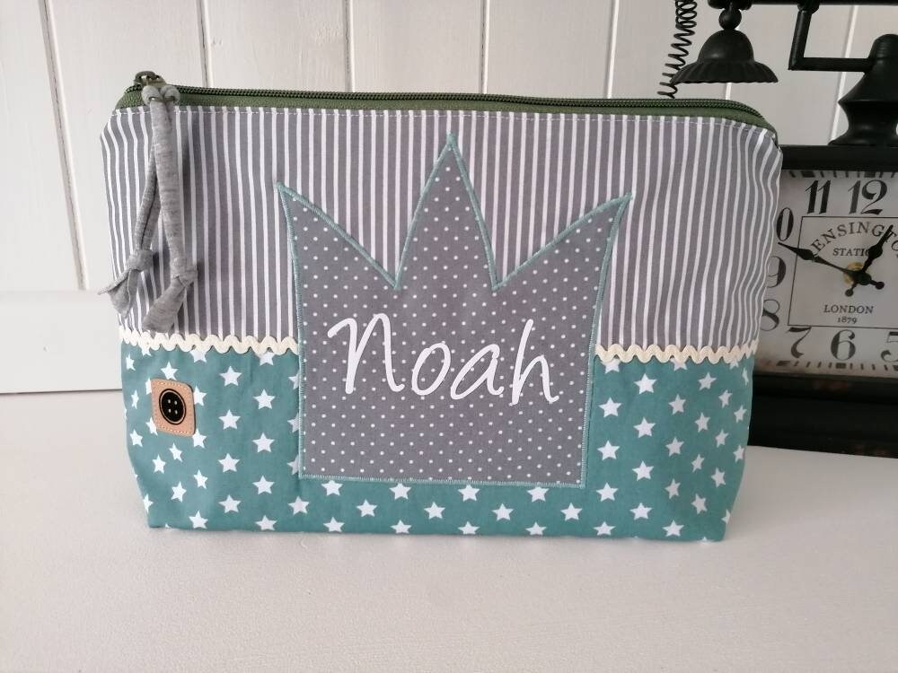 Kulturtasche /Windeltasche Mit Name/Geschenk Zur Geburt/Taufgeschenk/Personalisiertes Geschenk Kulturtasche /Windeltasche Mit Name/Geschenk Zur Geburt/Taufgeschenk/Personalisiertes Geschenk von TinasKnoepfchen