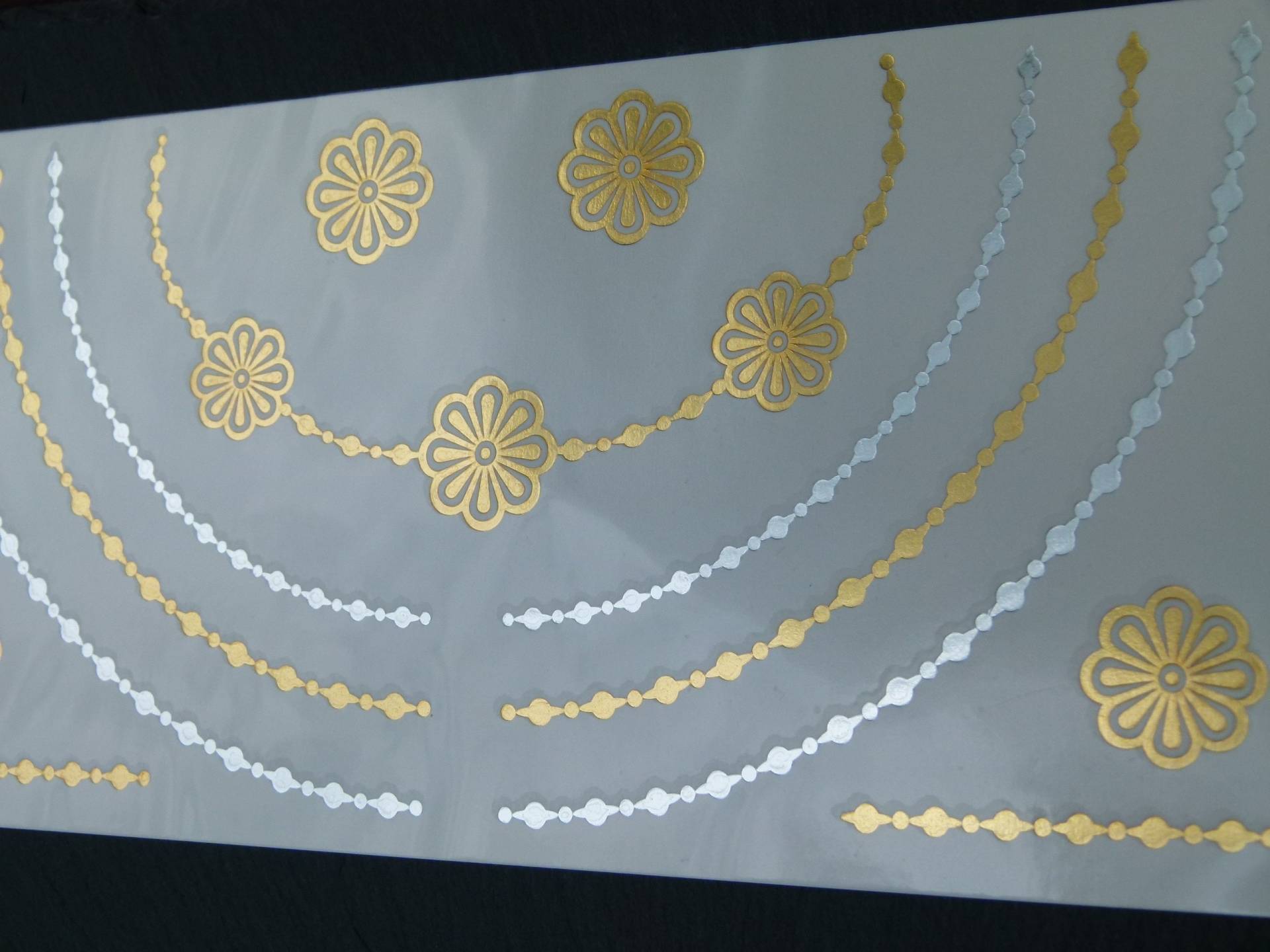 Nr. 037 - Temporäres Tattoo Metallic Kette Boho Körperschmuck Körperbild Fake Armtattoo Körpertattoo Goldtattoo Nr. 037 - Temporäres Tattoo Metallic Kette Boho Körperschmuck Körperbild Fake Armtattoo Körpertattoo Goldtattoo von TinkyStarShop
