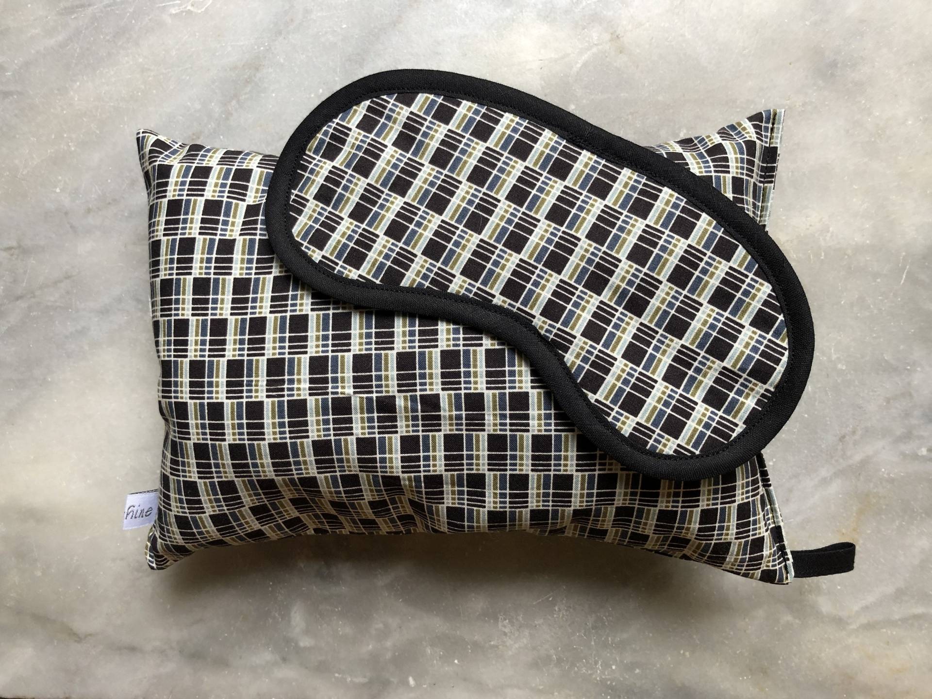 Männer-Reiseset Raster, Geschenk Für Männer, Travel-Set, Entspannung, Flugreisen Männer-Reiseset Raster, Geschenk Für Männer, Travel-Set, Entspannung, Flugreisen von Tocchine