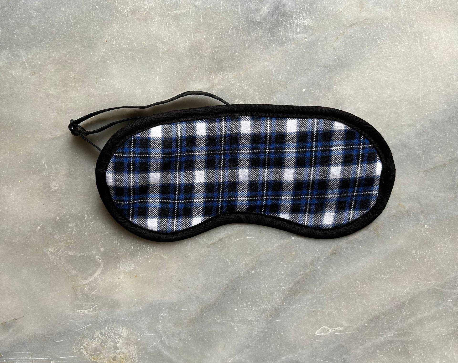 Schlafmaske Flanell Schwarz/Blau-Kariert , Augenmaske, Kissen, Entspannung Schlafmaske Flanell Schwarz/Blau-Kariert , Augenmaske, Kissen, Entspannung von Tocchine
