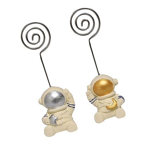 Tofficu 1 Satz 2 Stück Astronauten-ornamente Hochzeitsdeko Fotoclip Für Zu Hause Desktop Schmücken Memo-klemme Platzhalter Inhaber Der Tabellennummer Memohalter Klemme Beachten Metall Ring Tofficu 1 Satz 2 Stück Astronauten-ornamente Hochzeitsdeko Fotoclip Für Zu Hause Desktop Schmücken Memo-klemme Platzhalter Inhaber Der Tabellennummer Memohalter Klemme Beachten Metall Ring von Tofficu