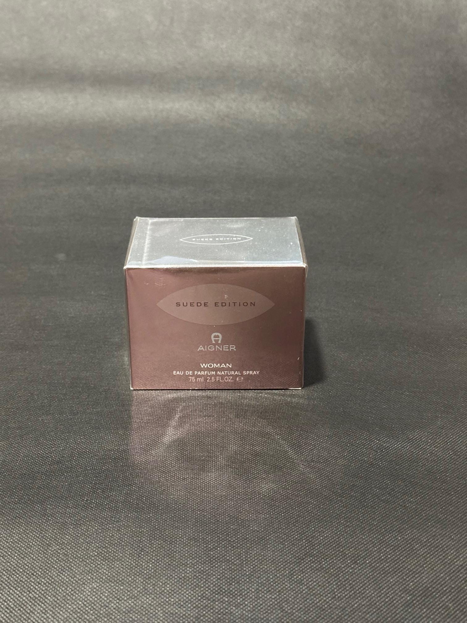 Aigner Suede Woman Eau De Parfum 2, 5 Fl. Oz/75Ml Aigner Suede Woman Eau De Parfum 2, 5 Fl. Oz/75Ml von Tomasperfume