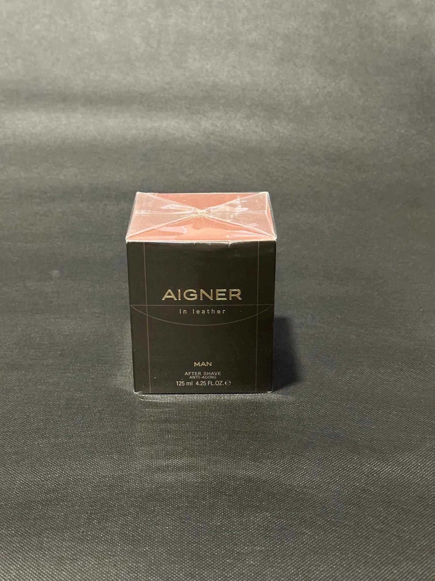 Aigner Wildleder in Leder Man After Shave 4, 25 Fl. Oz/125Ml Aigner Wildleder in Leder Man After Shave 4, 25 Fl. Oz/125Ml von Tomasperfume