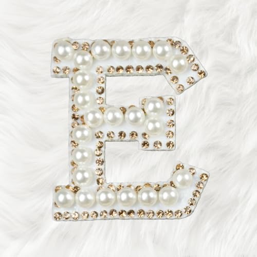 Trimming Shop Weiße Perle mit goldenem Strass-Stein, Buchstaben-Aufnäher, Alphabet "E", zum Aufbügeln oder Aufnähen, dekorative Reparaturapplikation für Kleidung, Taschen, Rucksäcke, DIY, Kunst und von Trimming Shop
