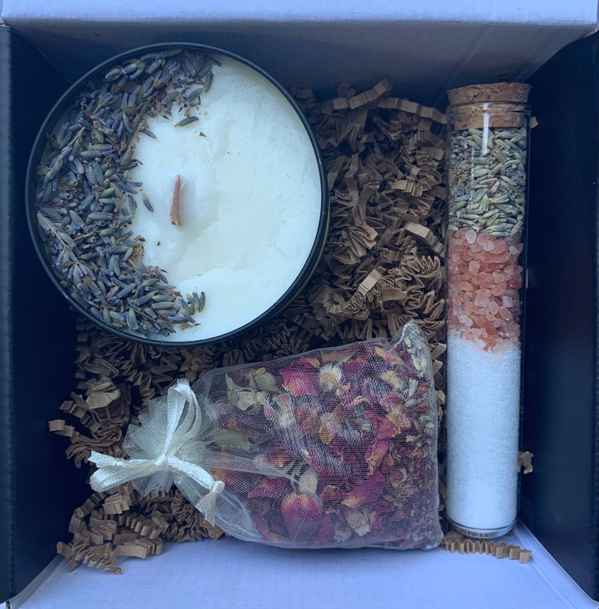 Meditate & Chill Geschenkbox Meditate & Chill Geschenkbox von TripleMoonBathCo
