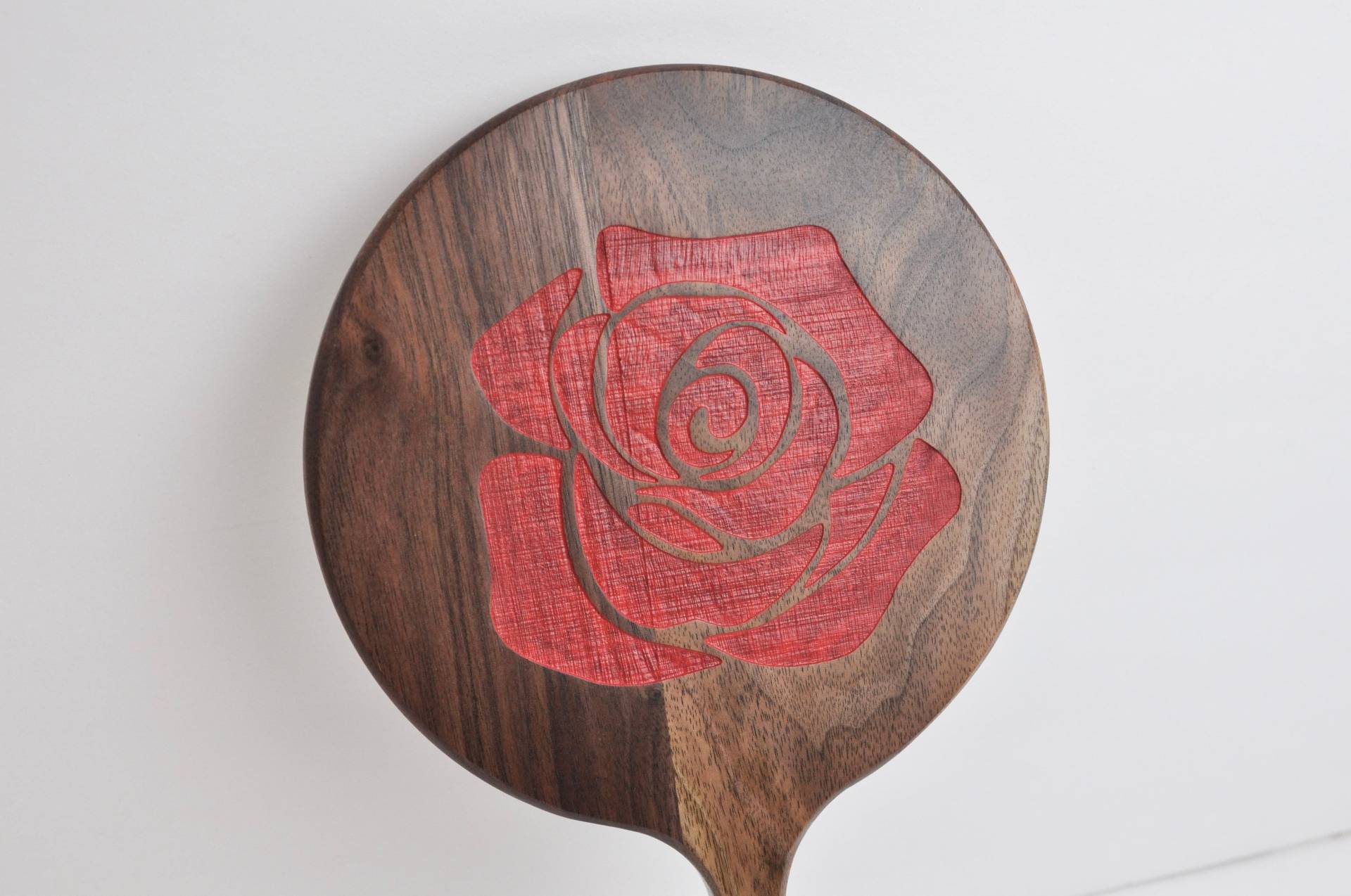 Bemalter Handspiegel Aus Rotem Rosenholz Mit Gravur Bemalter Handspiegel Aus Rotem Rosenholz Mit Gravur von TroutWorkshop