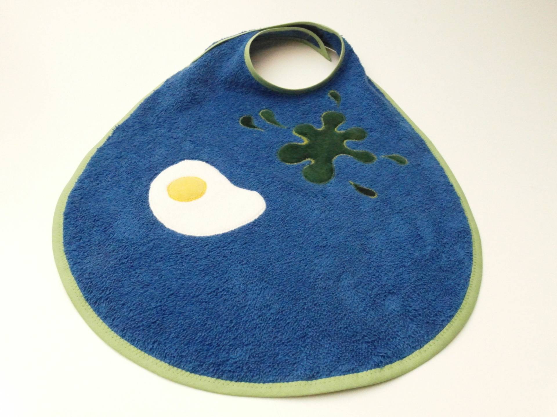 Großes Lätzchen Xxl , Senioren Lätzchen, Spucktuch Für Erwachsene, Blau, Mit Spiegelei Spinat-Fleck Applikation Großes Lätzchen Xxl , Senioren Lätzchen, Spucktuch Für Erwachsene, Blau, Mit Spiegelei Spinat-Fleck Applikation von Trullafabrik